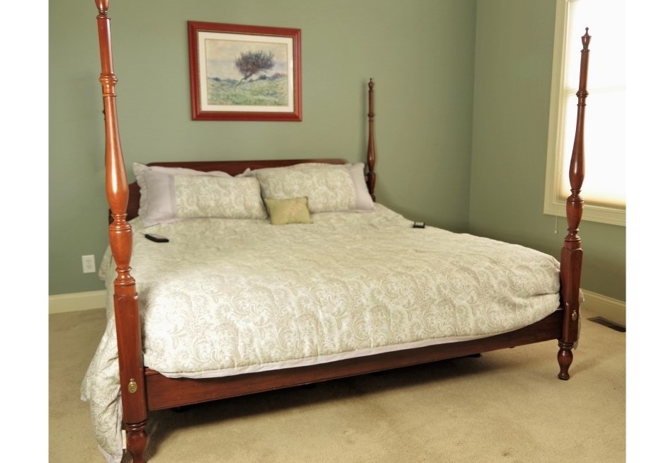 Henkel Harris Wild Black Cherry Four Poster Bed