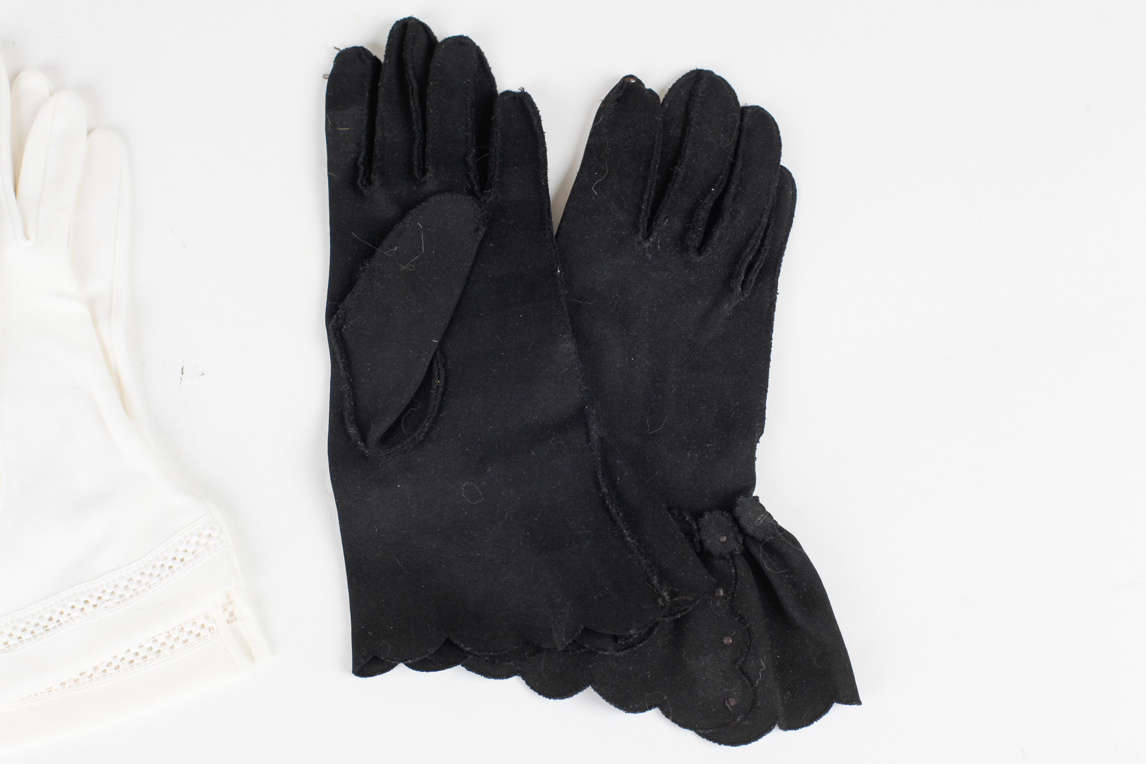 Assortment of Vintage Gloves EBTH