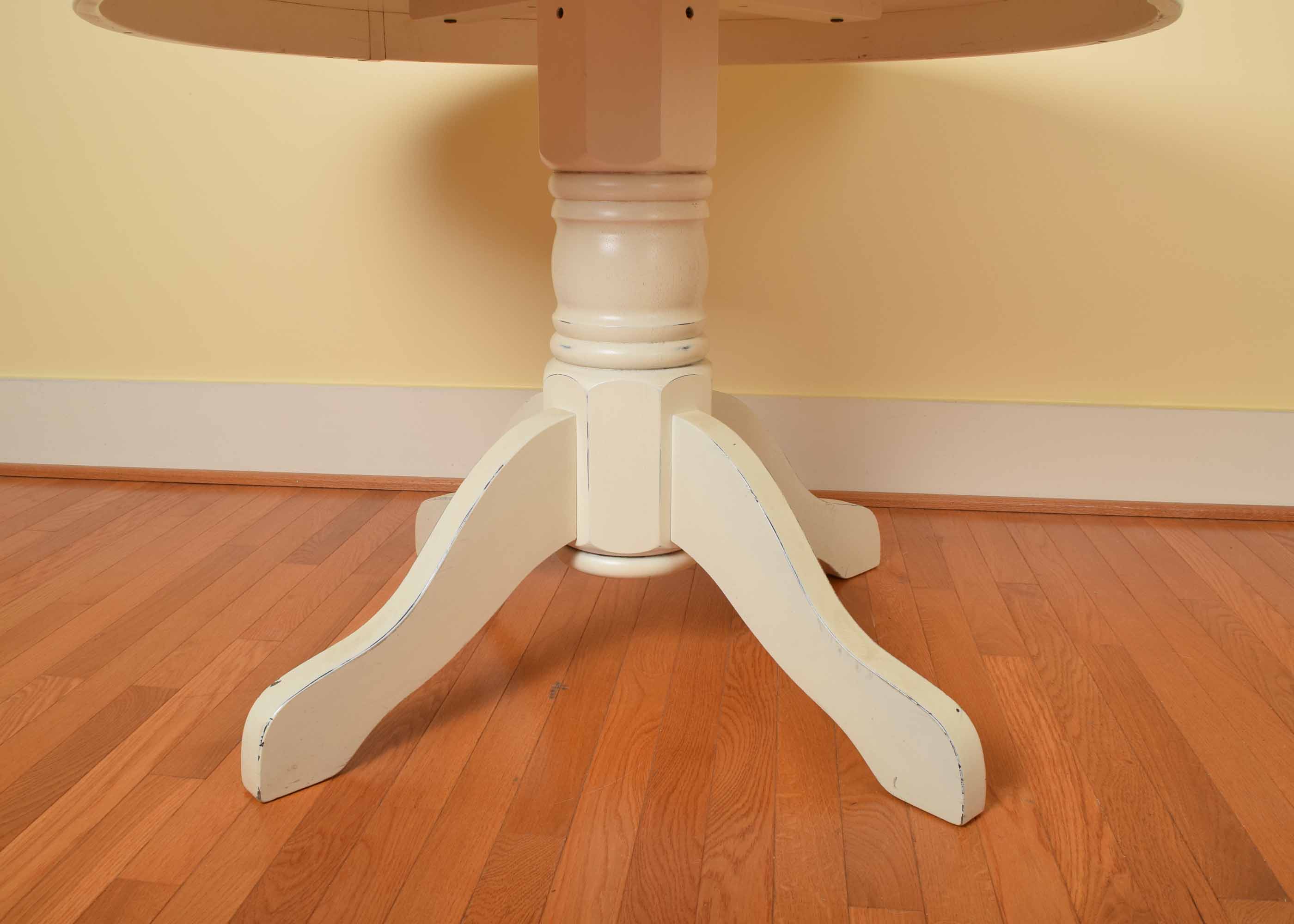 Pier One White Round Pedestal Table EBTH