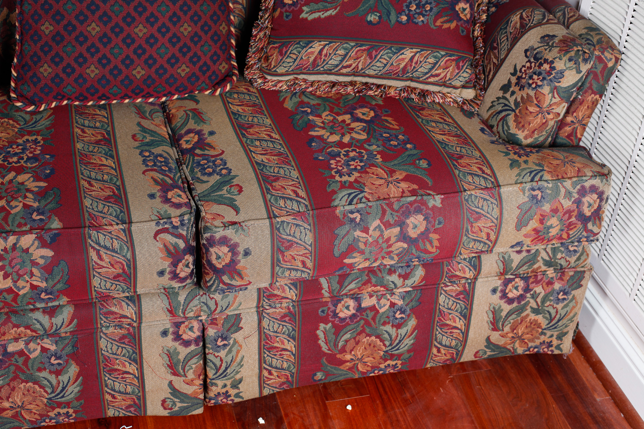 Haverty Furniture Co. Floral Striped Sofa EBTH