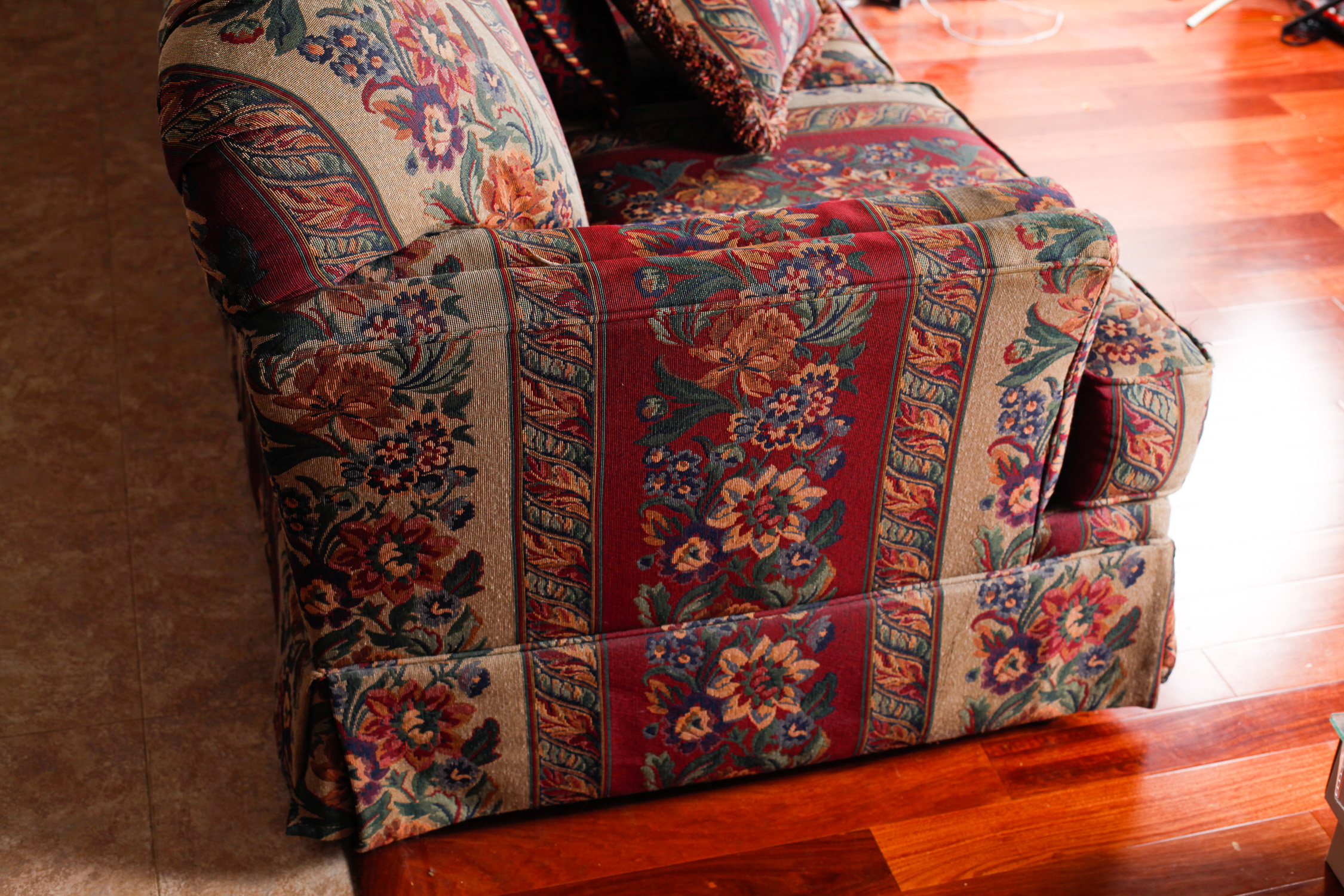 Haverty Furniture Co. Floral Striped Sofa EBTH