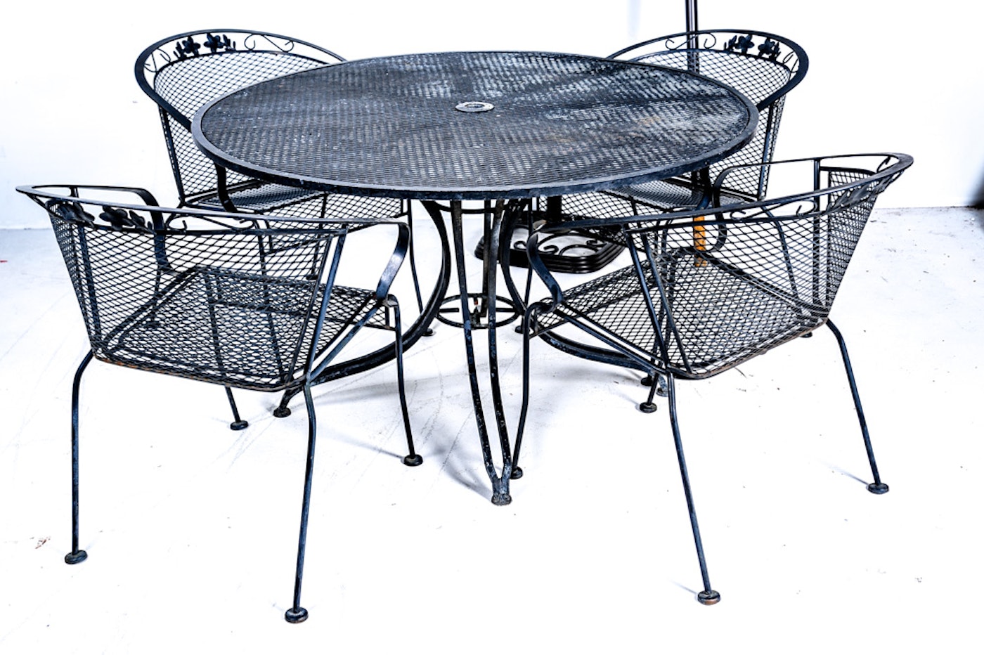 Mesh Metal Patio Table, Chairs, and Umbrella : EBTH