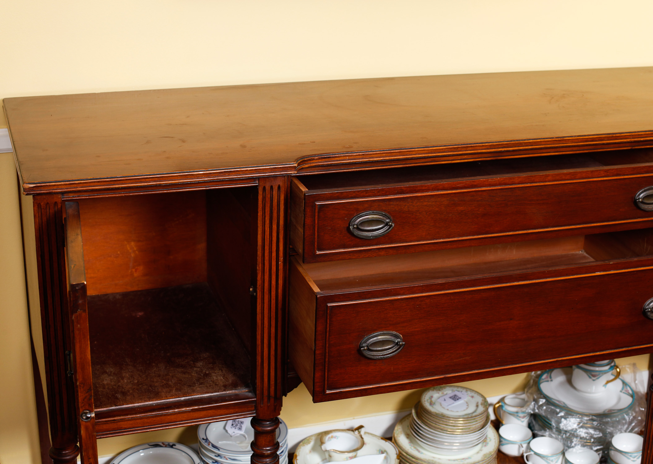 Walnut Duncan Phyfe Reproduction Sideboard | EBTH