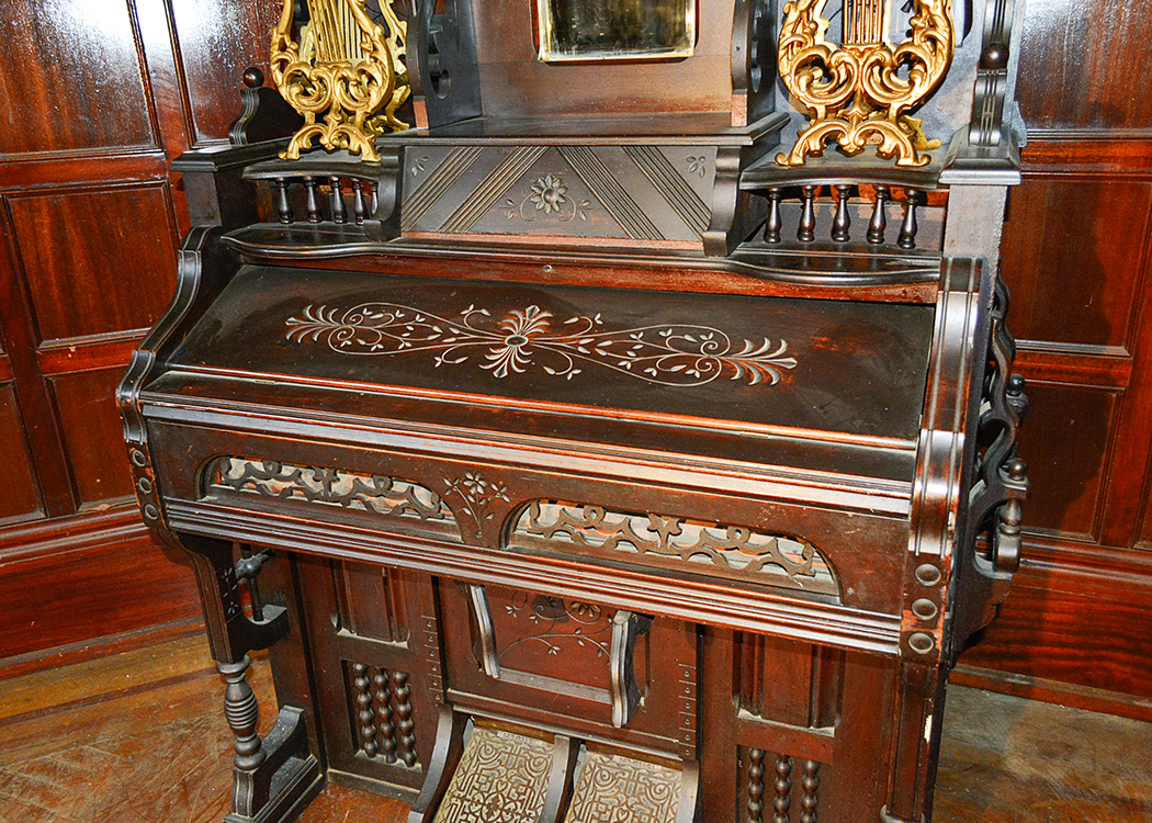 Victorian Clough And Marren Walnut Case Pump Organ | EBTH