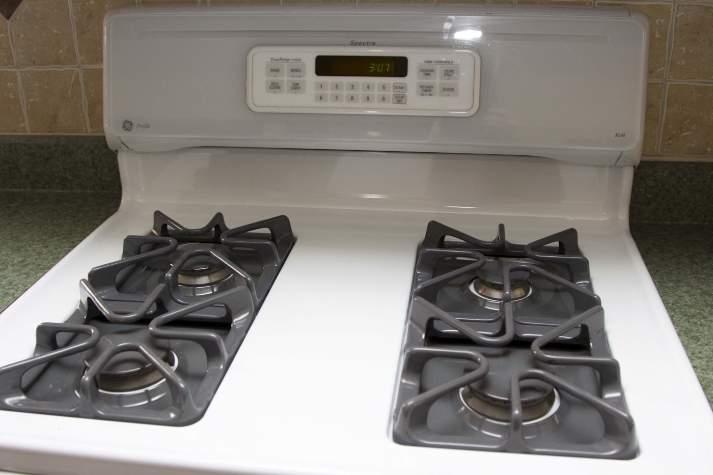 General Electric Profile Xl44 Gas Stove In White Ebth