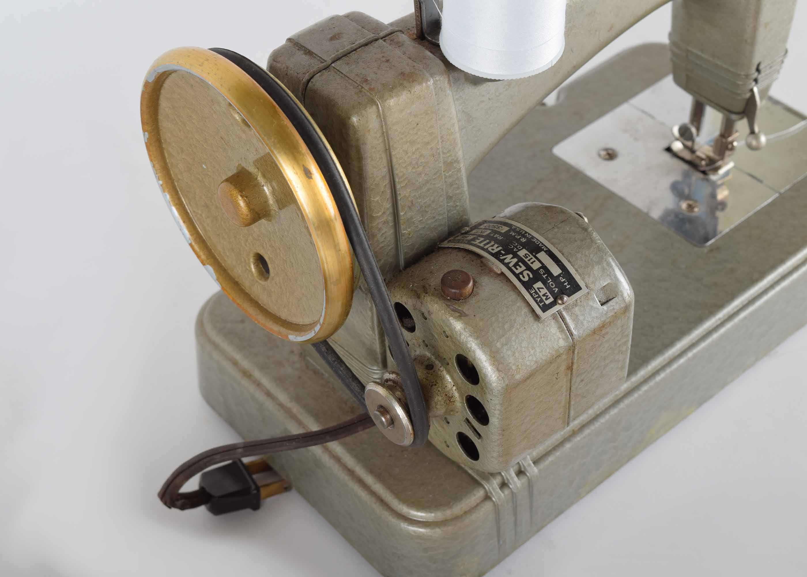 Vintage Sew Rite Model 9711 Sewing Machine EBTH