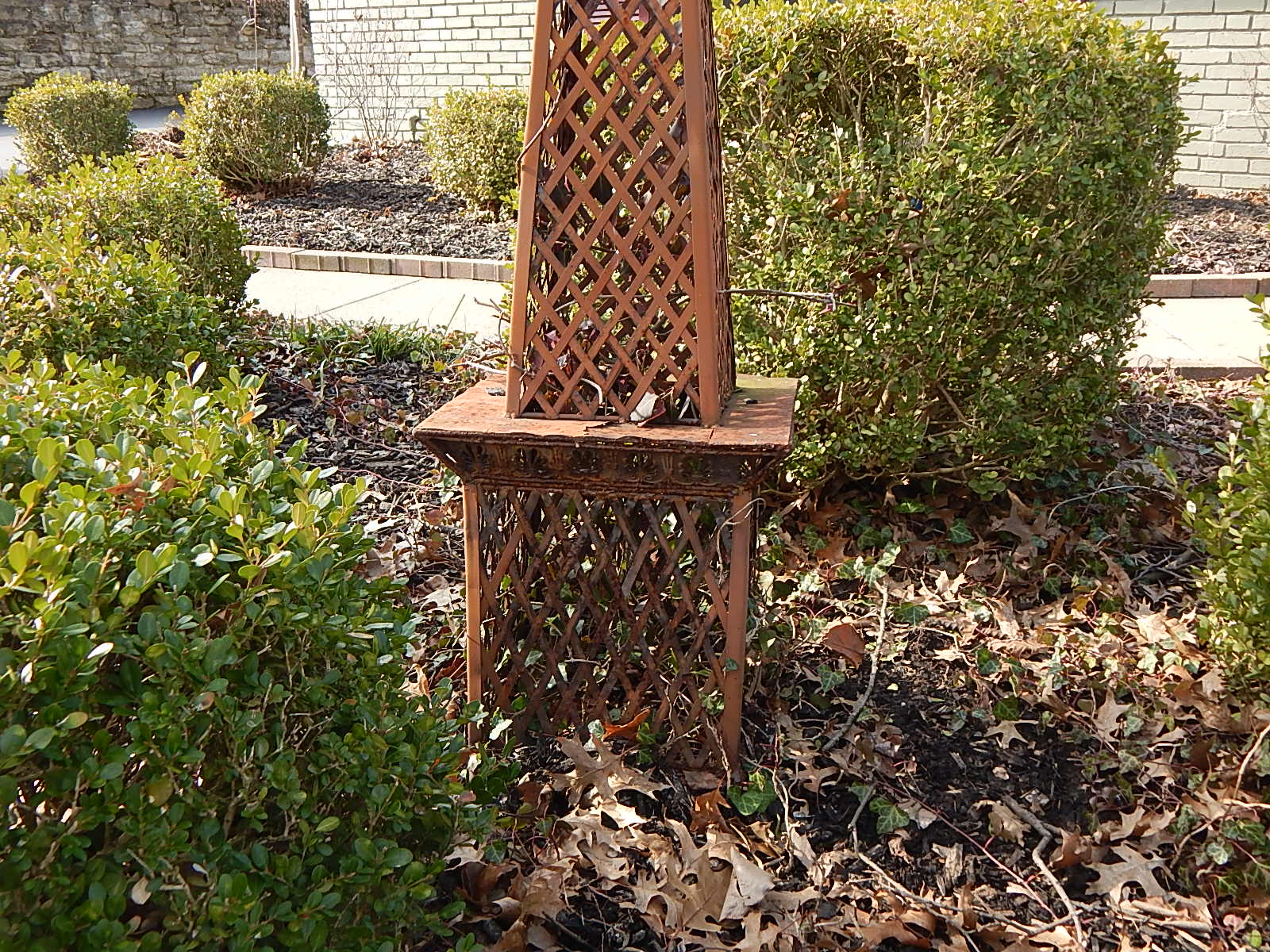 Metal Garden Topiary Sundial Sculpture EBTH