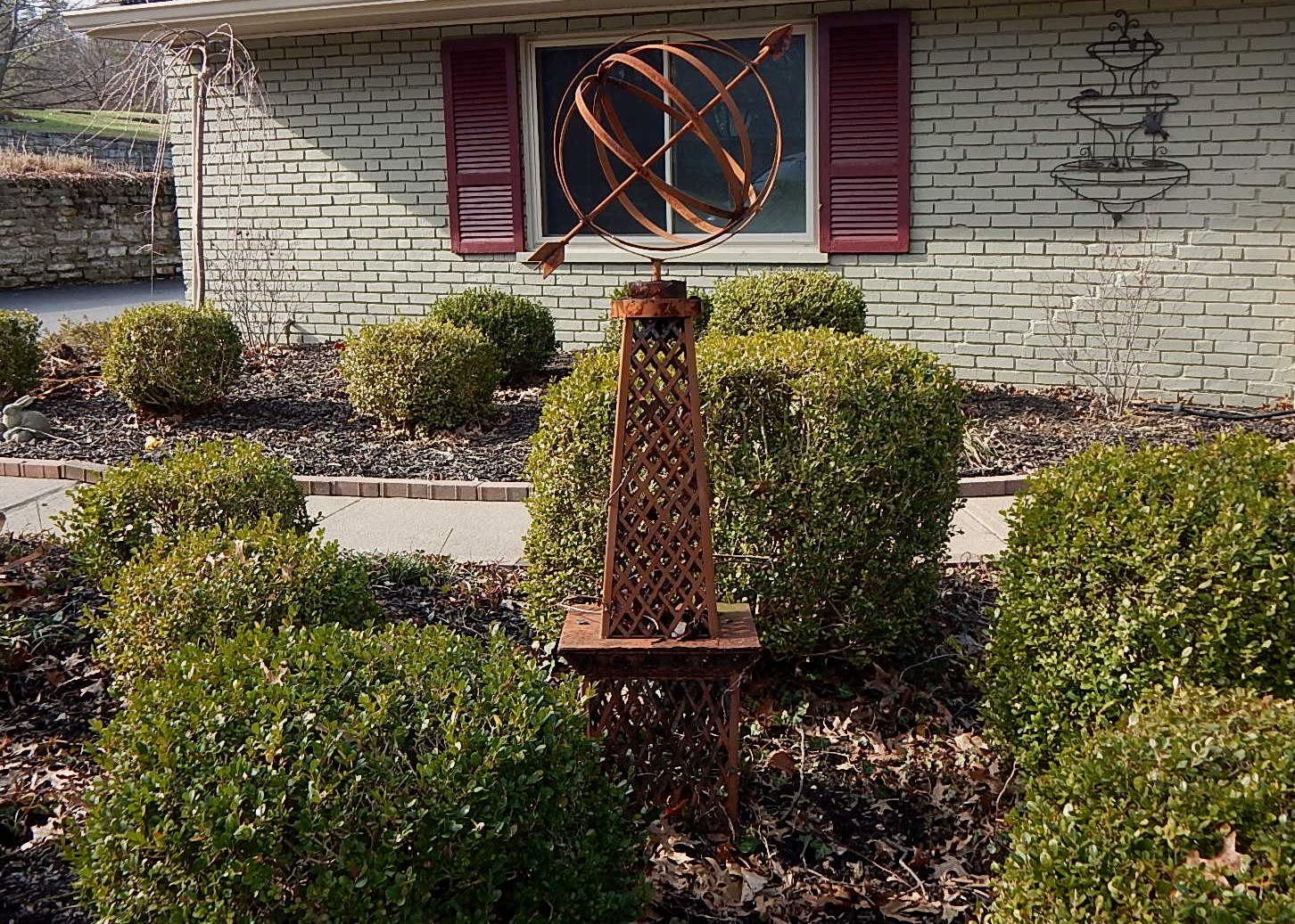 Metal Garden Topiary Sundial Sculpture EBTH