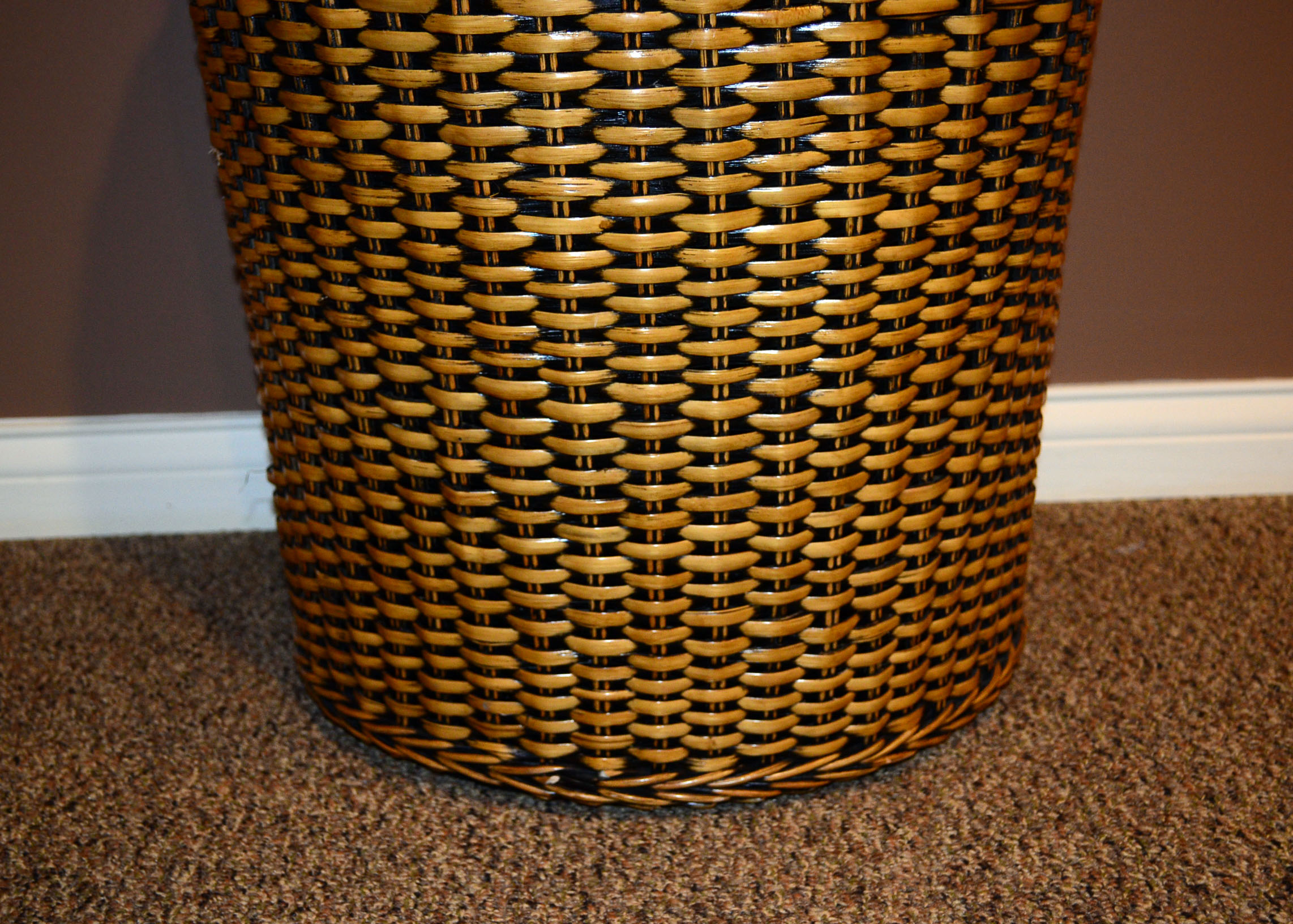 Pier One Wicker End Table EBTH