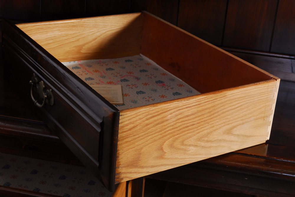 Plymouth Pine by YoungHinkle Hutch EBTH