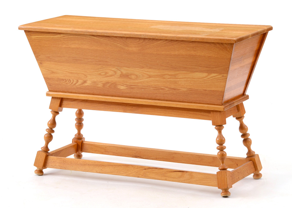 Colonial Style Oak Dough BoxonStand EBTH
