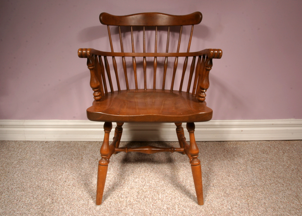 Ethan Allen Maple Curved Spindle Back Windsor Style Captain Chair EBTH