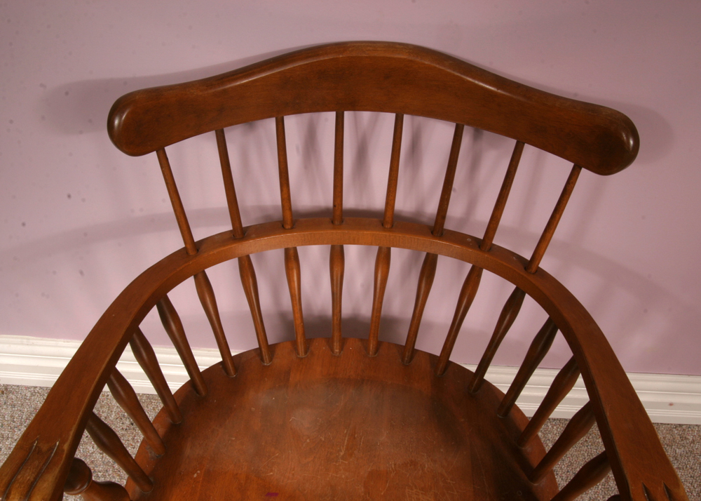 Ethan Allen Maple Curved Spindle Back Windsor Style Captain Chair EBTH