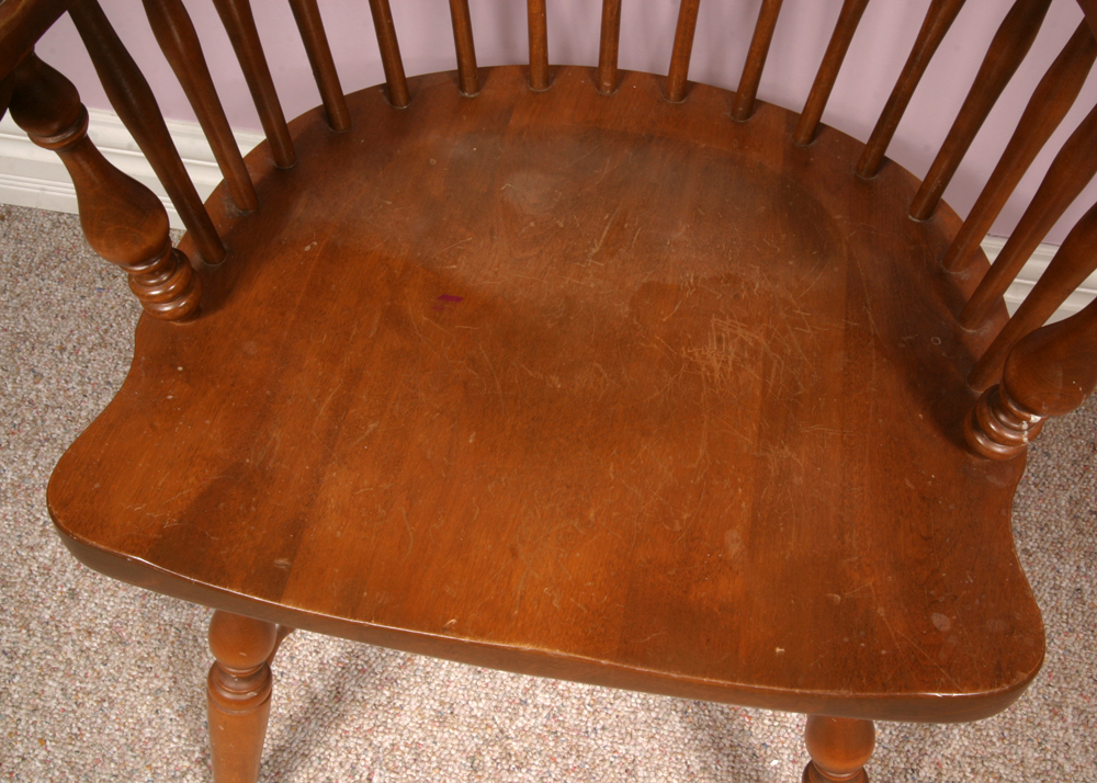 Ethan Allen Maple Curved Spindle Back Windsor Style Captain Chair EBTH