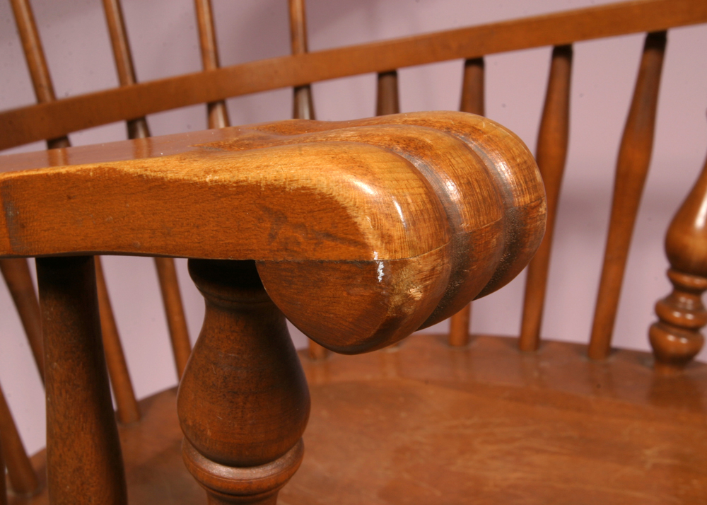 Ethan Allen Maple Curved Spindle Back Windsor Style Captain Chair EBTH