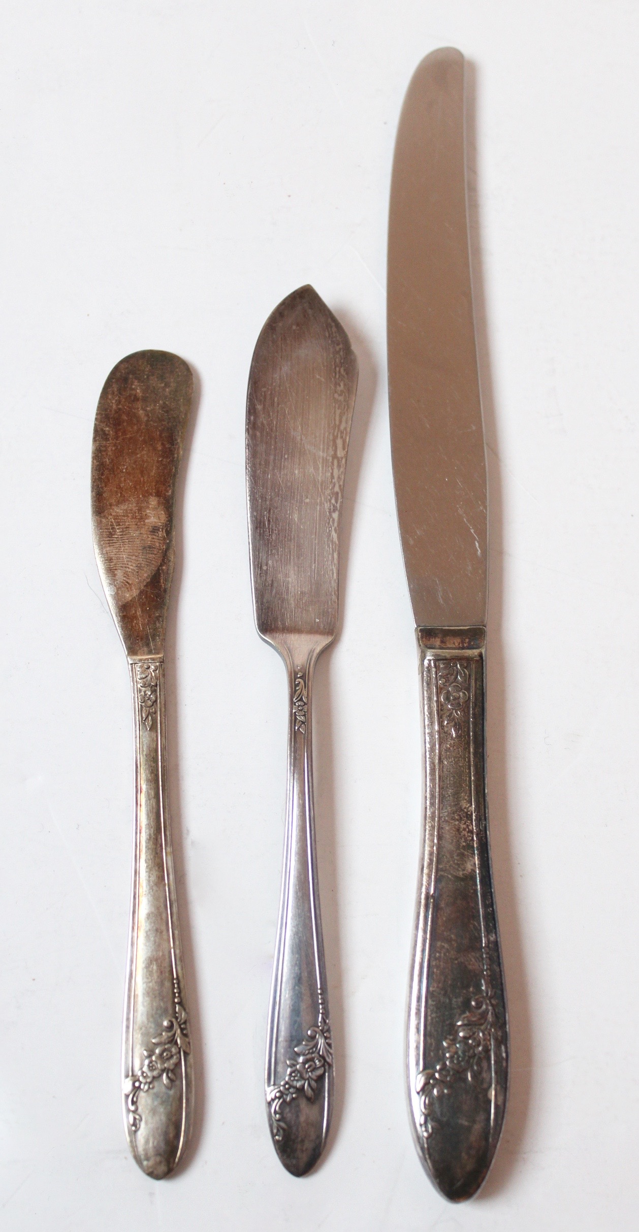 1946 Tudor Plate Oneida Community "Queen Bess II" Silver Plate Flatware EBTH