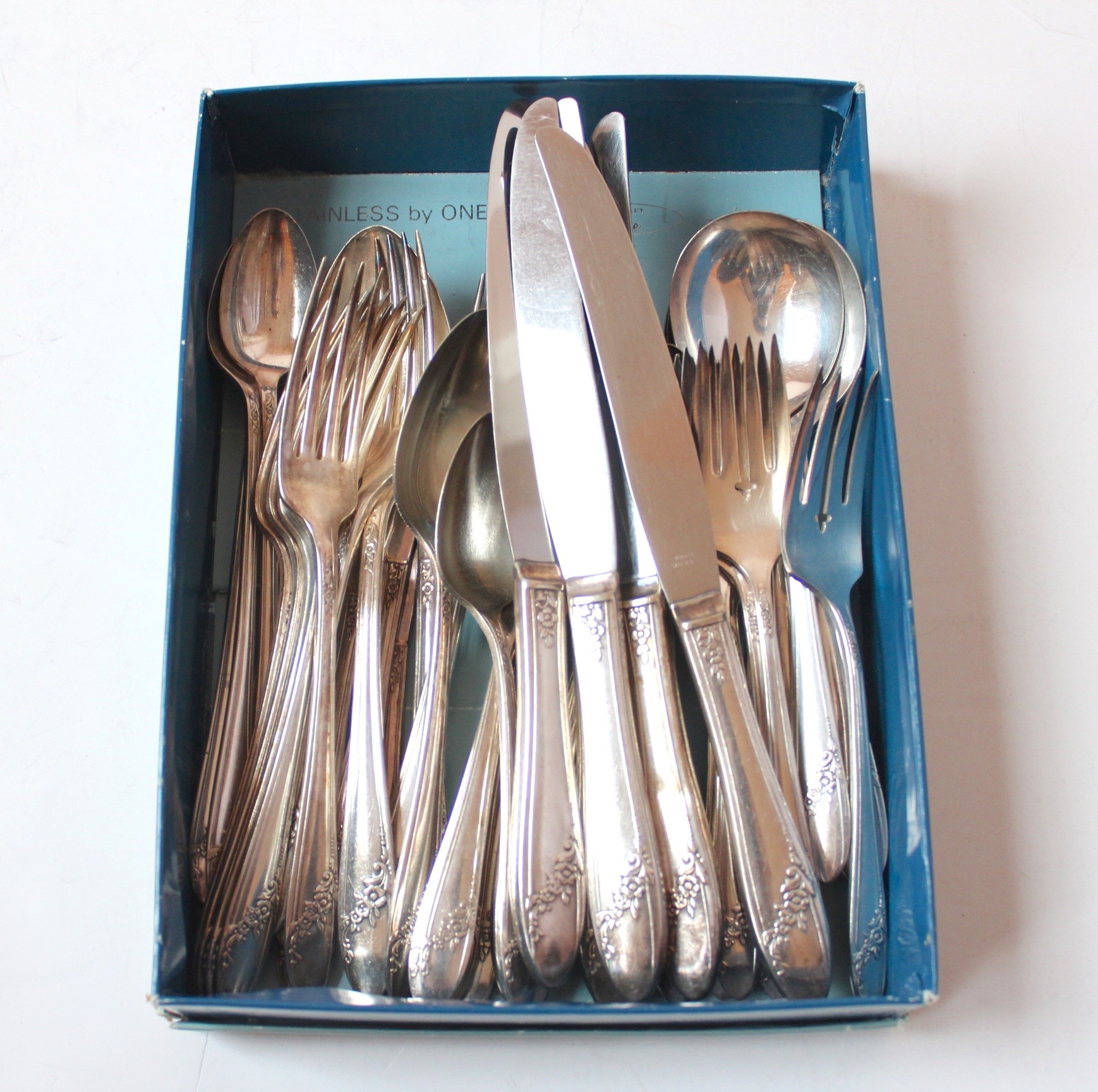 1946 Tudor Plate Oneida Community "Queen Bess II" Silver Plate Flatware EBTH