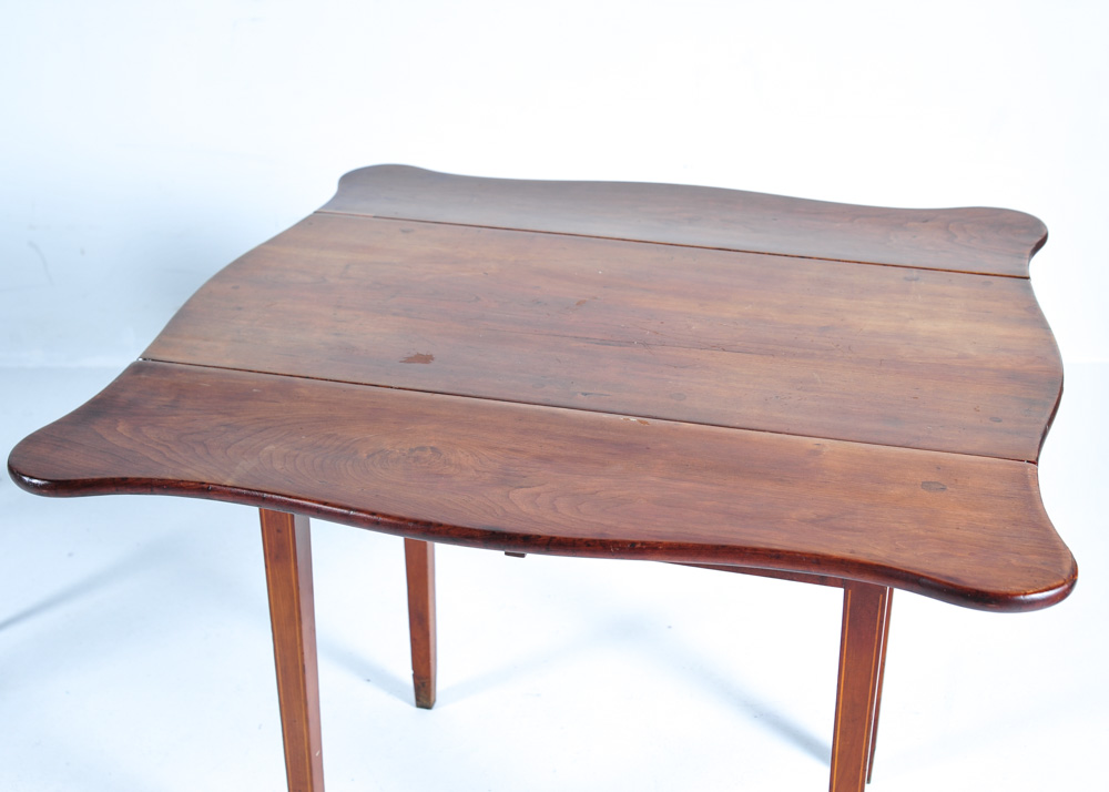 Duo of Vintage Accent Tables EBTH