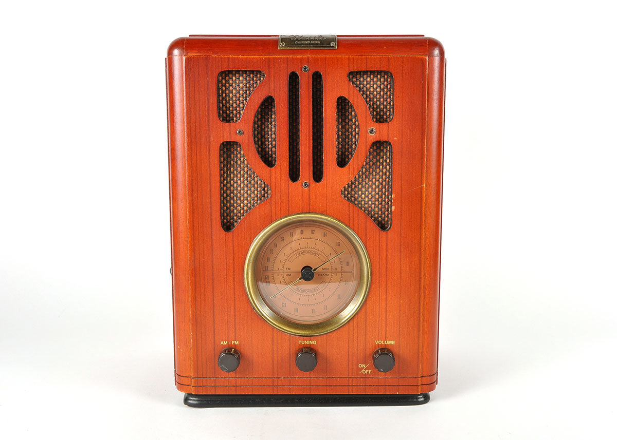 Classic Collectors Edition Reproduction Vintage Radio with Wood Case EBTH