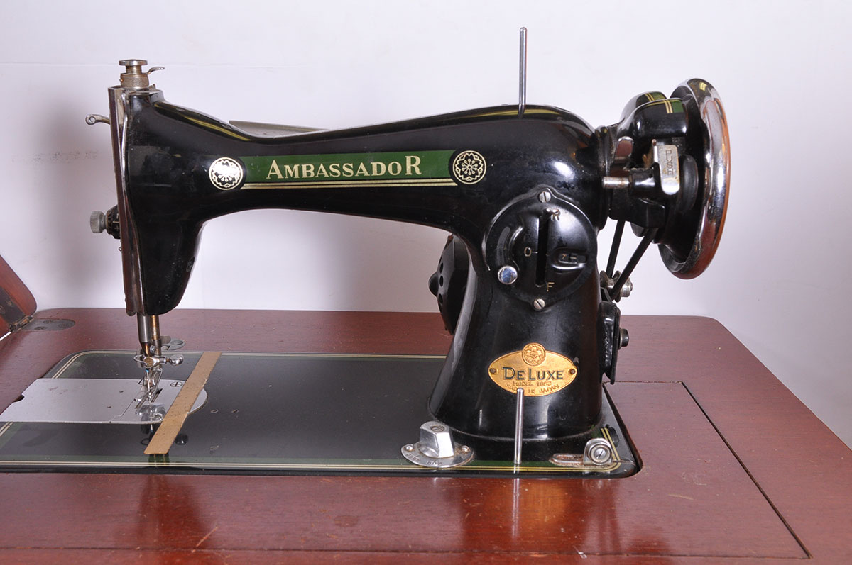 Ambassador DeLuxe Model 1953 Console Sewing Machine EBTH