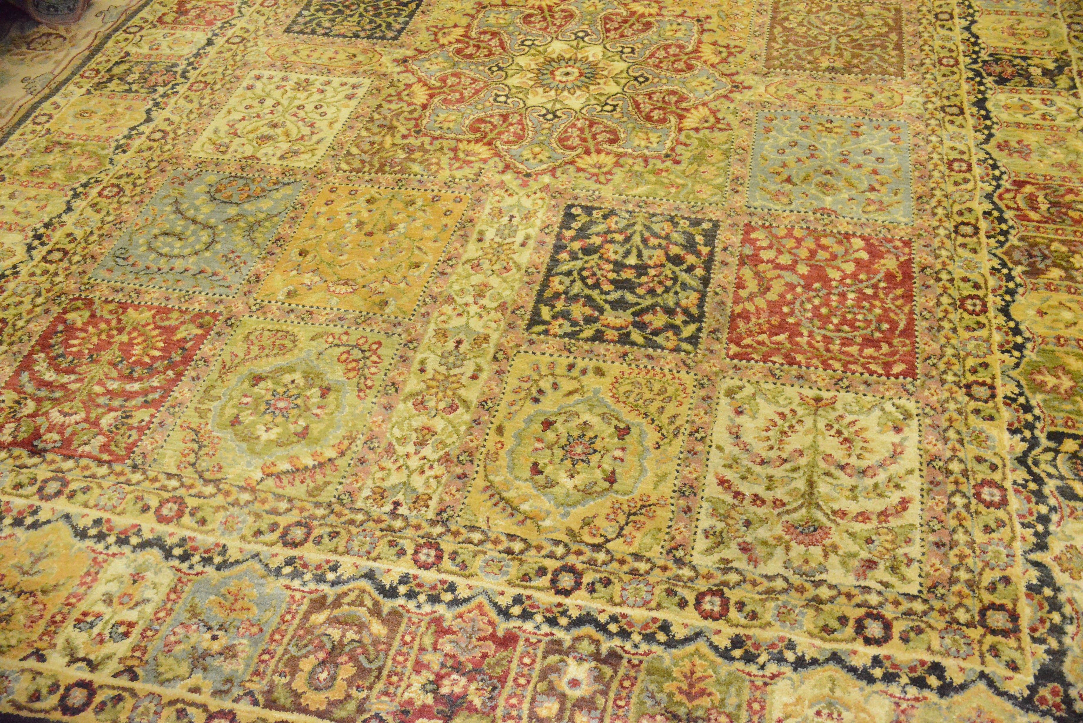Persian Style Rug from Kathy Ireland Home Collection EBTH