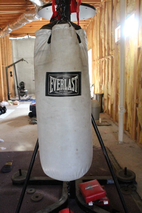 Everlast Heavy/Speed Bag Stand with Bags | EBTH