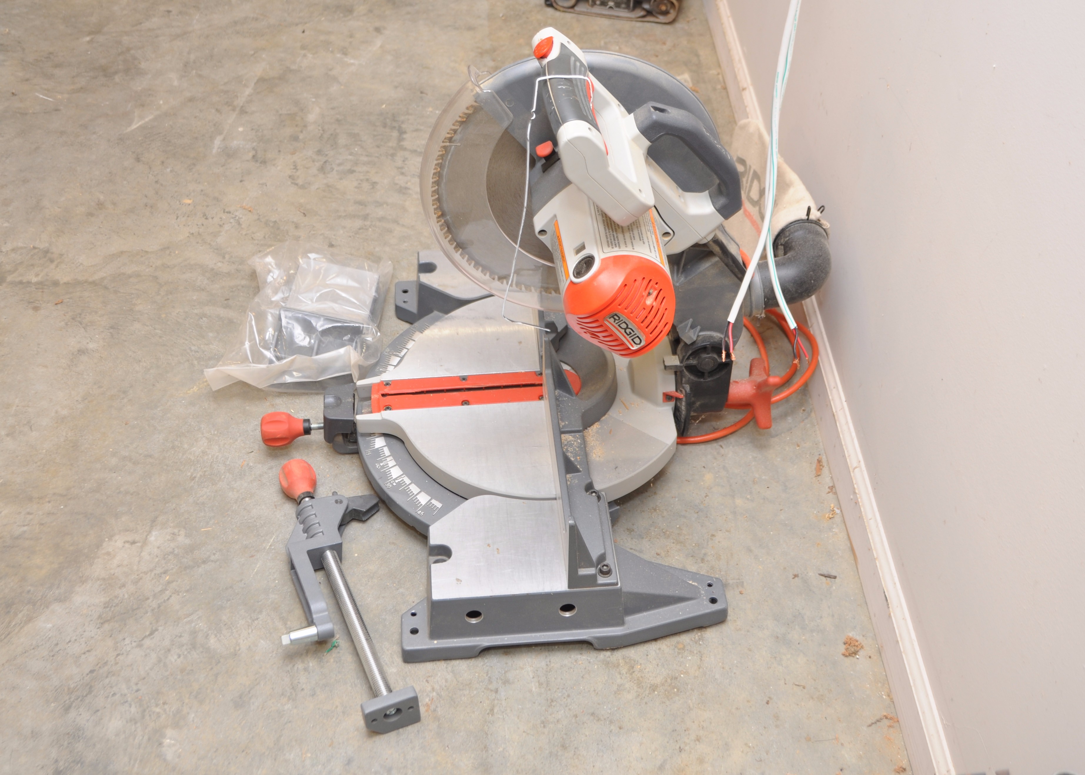 Ridgid 12inch Compound Miter Saw With Exactline Adjustable Laser EBTH