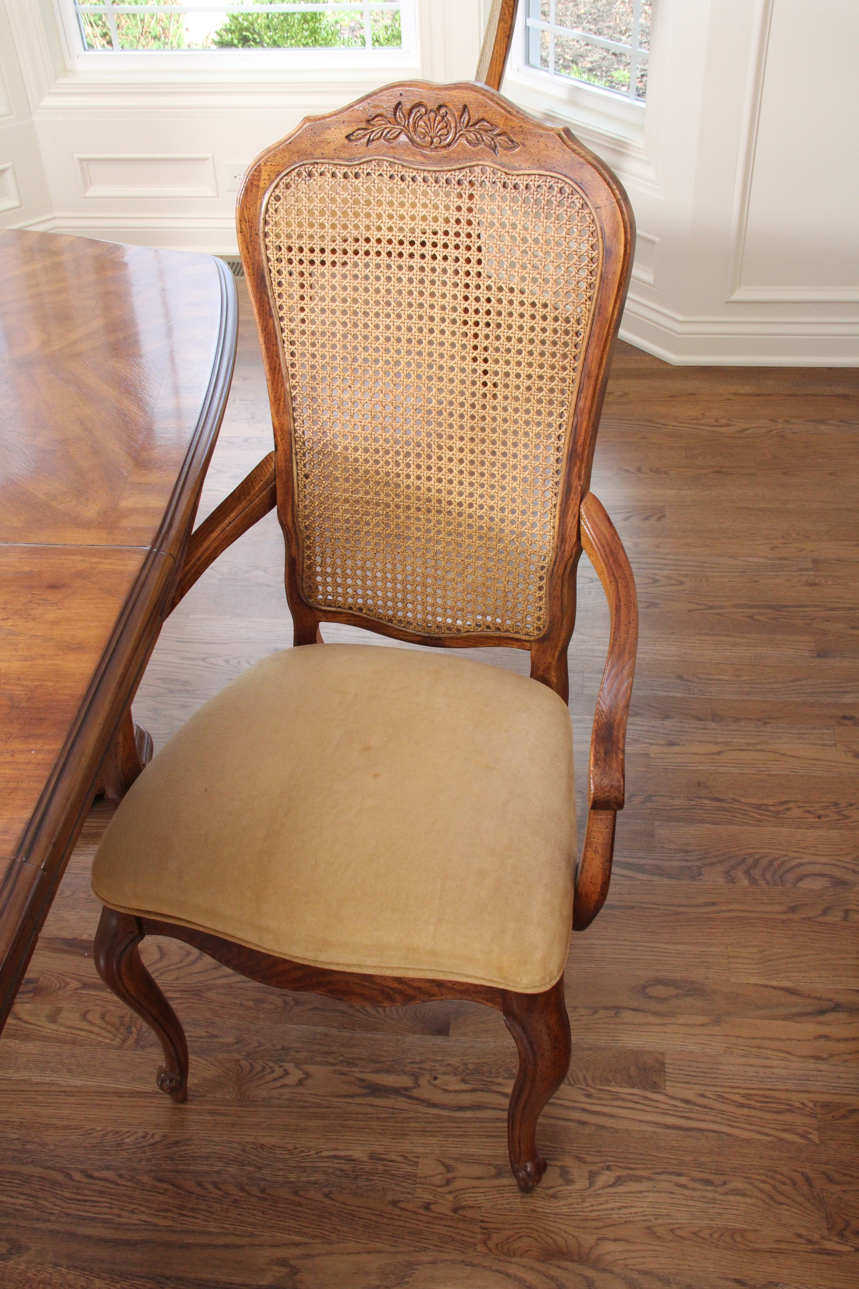 White Oak Veneer Dining Table and Chairs EBTH
