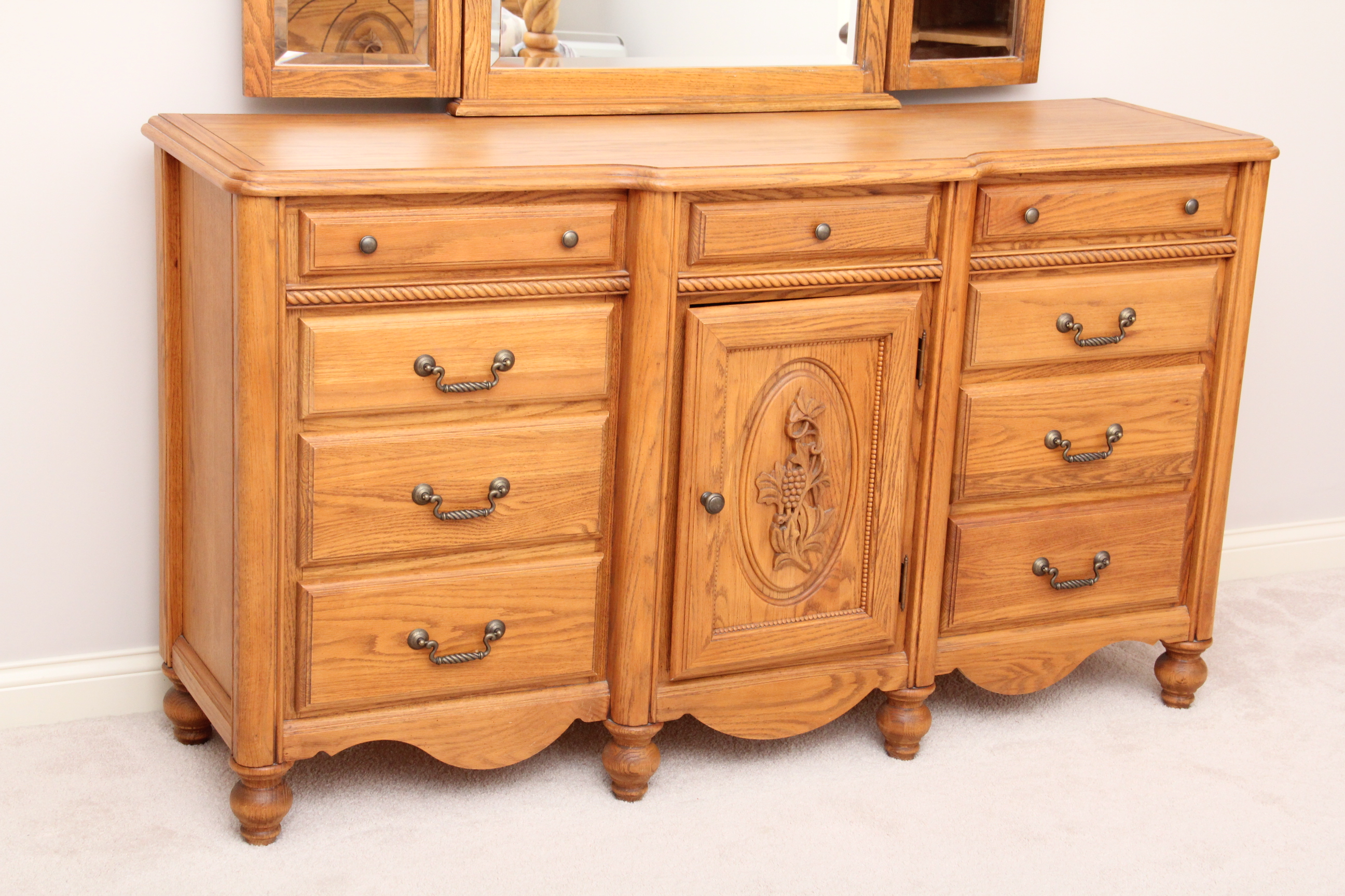 Arbek Oak Dresser with Mirror EBTH