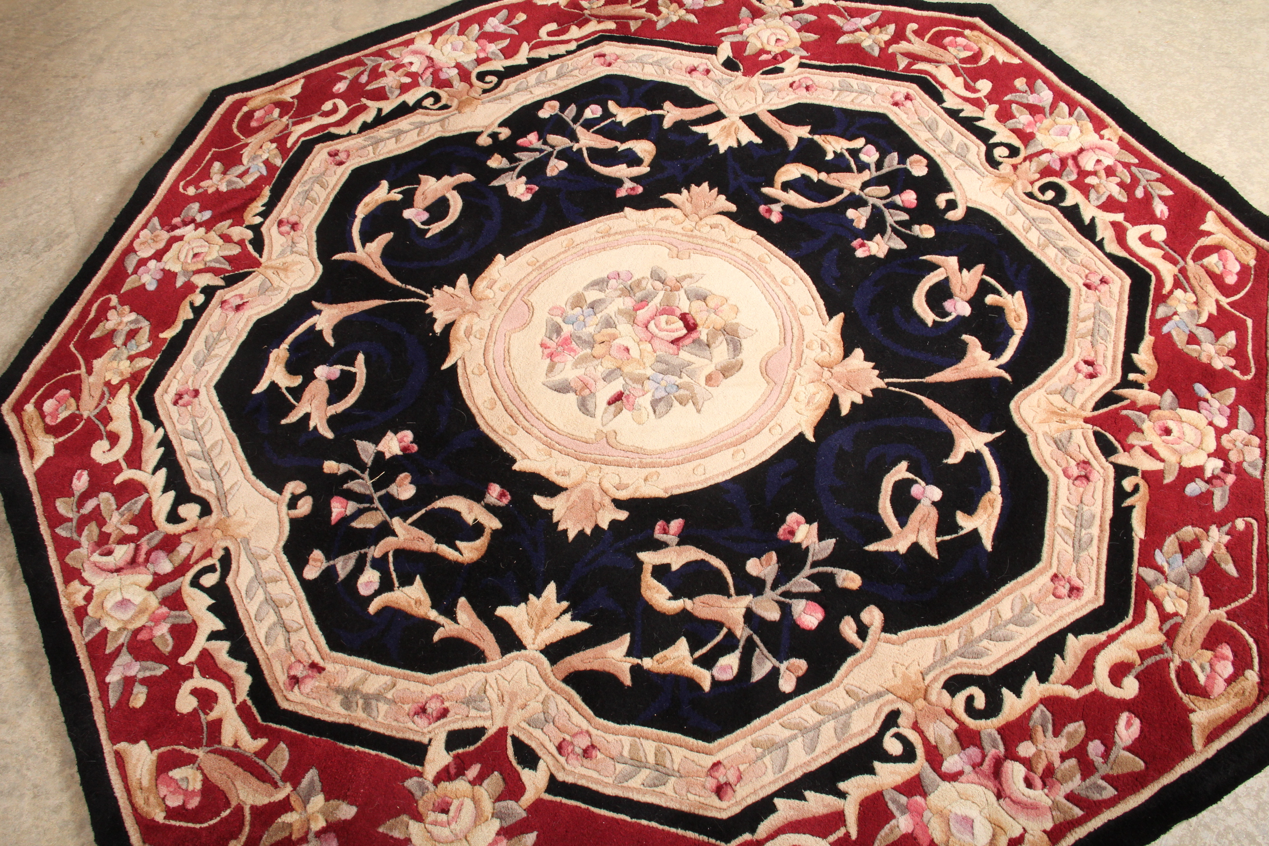 Royal Palace HandTufted Octagonal "Edinburgh" Rug EBTH