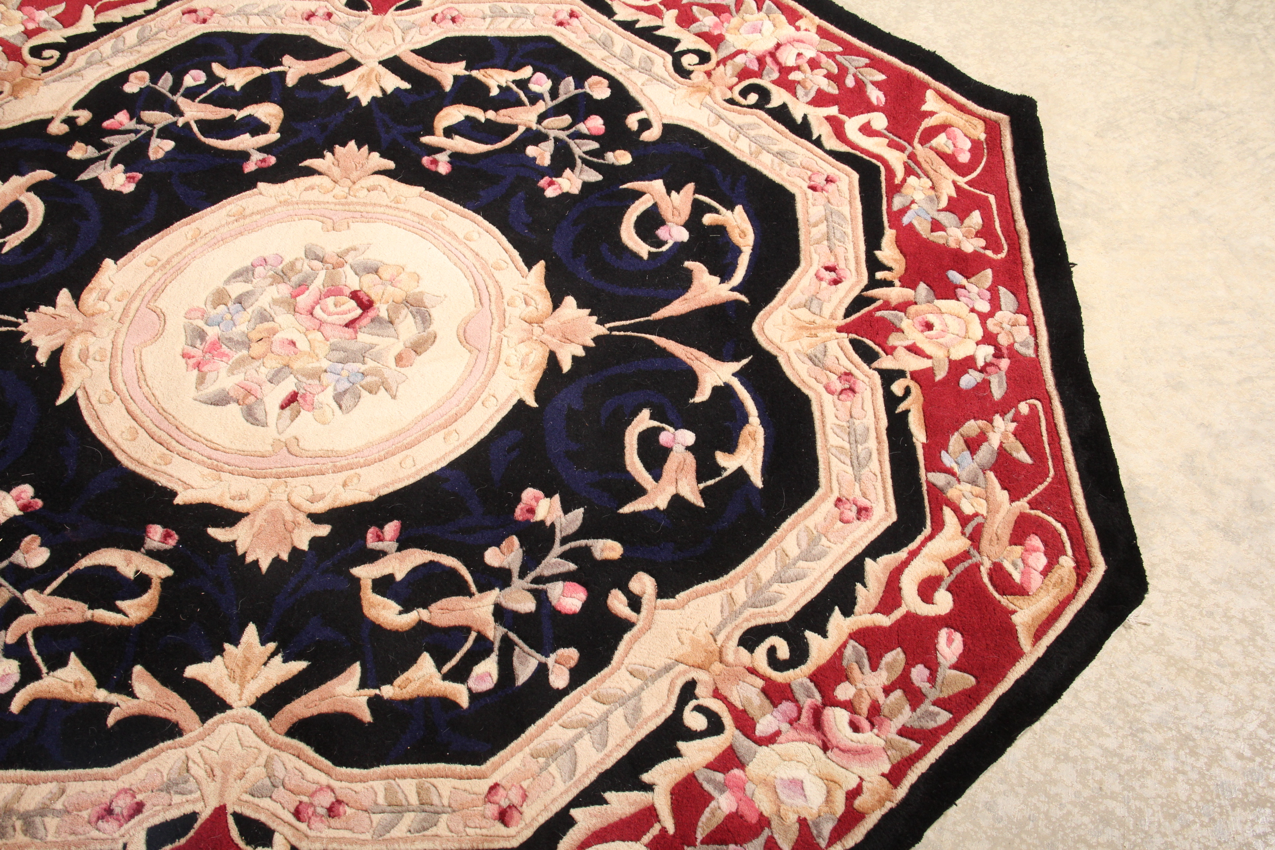 Royal Palace HandTufted Octagonal "Edinburgh" Rug EBTH