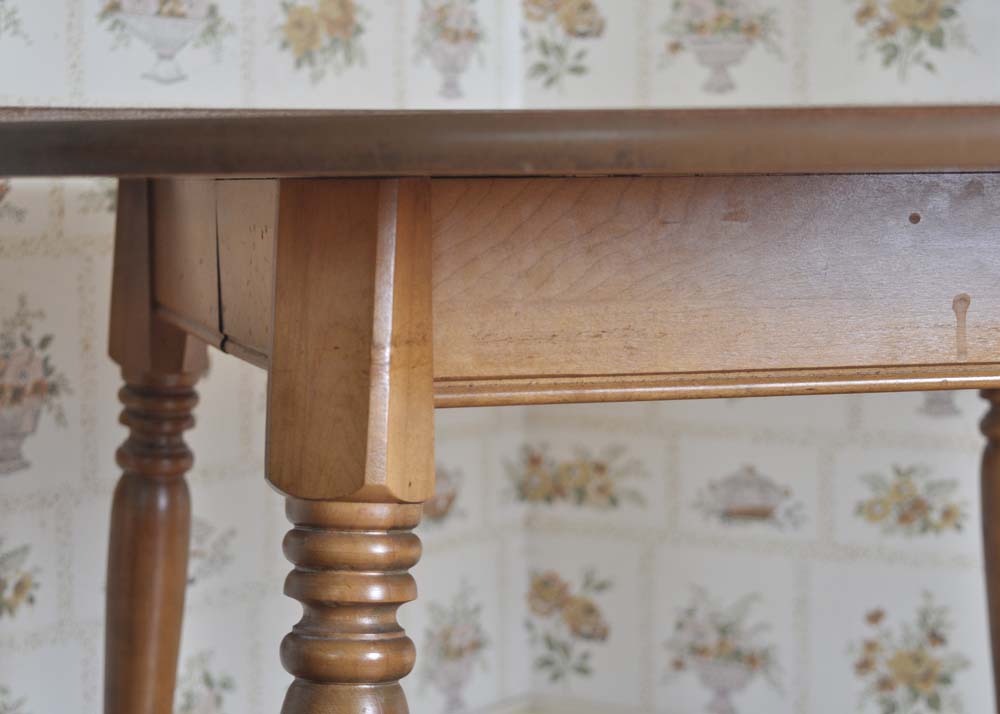 Round Kitchen Table with Additional Leaf EBTH