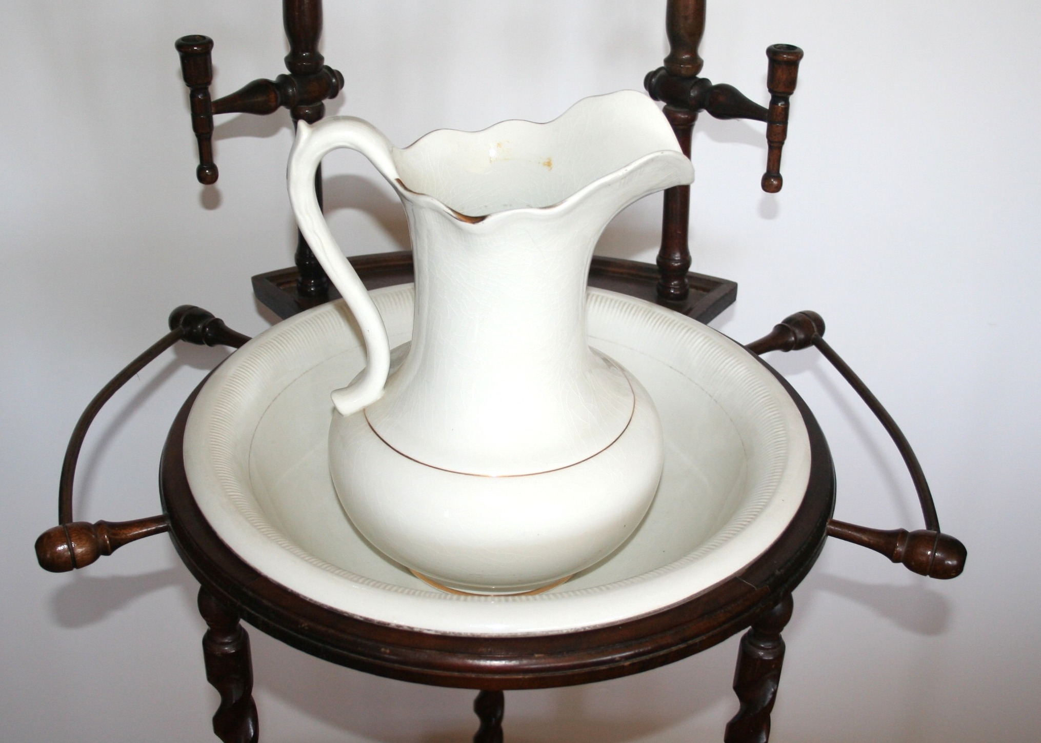 Vintage Victorian Wash Stand EBTH