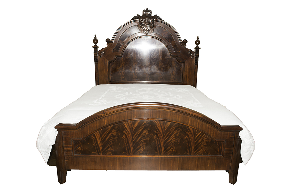 Henredon "Carlyle" King Bed EBTH
