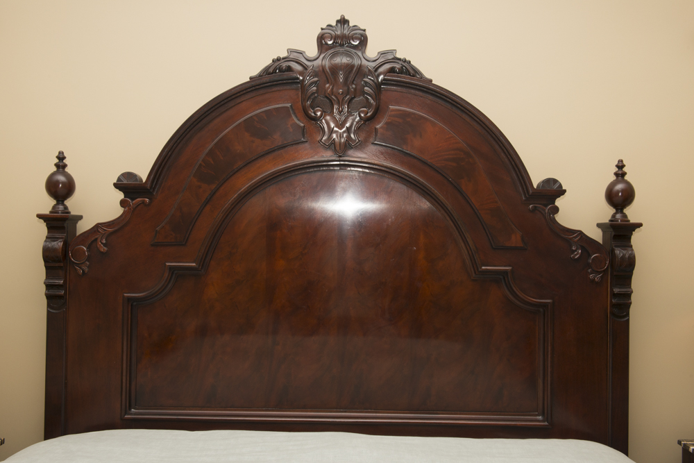 Henredon "Carlyle" King Bed EBTH