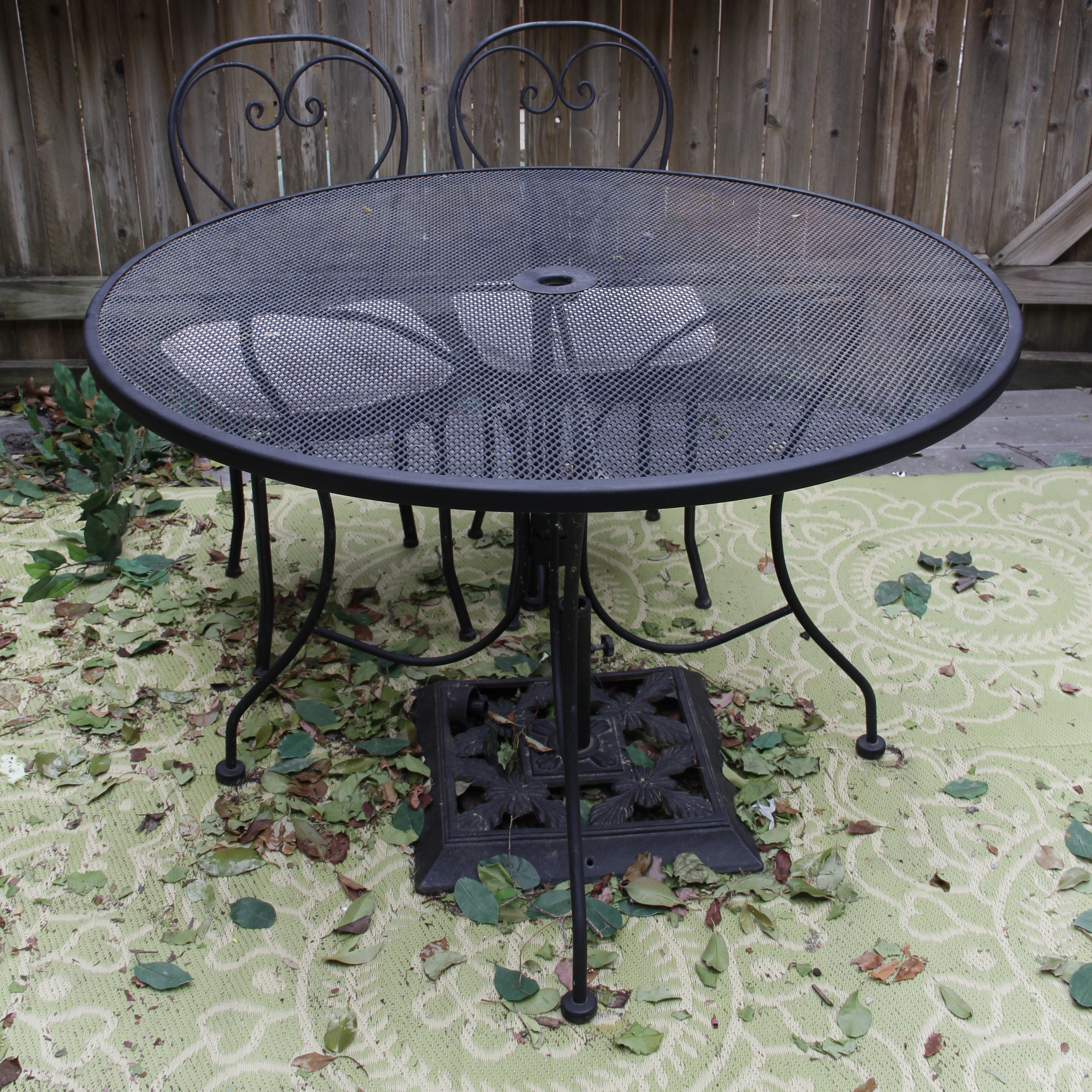Round Plantation Patterns Metal Mesh Patio Table and Two Chairs EBTH