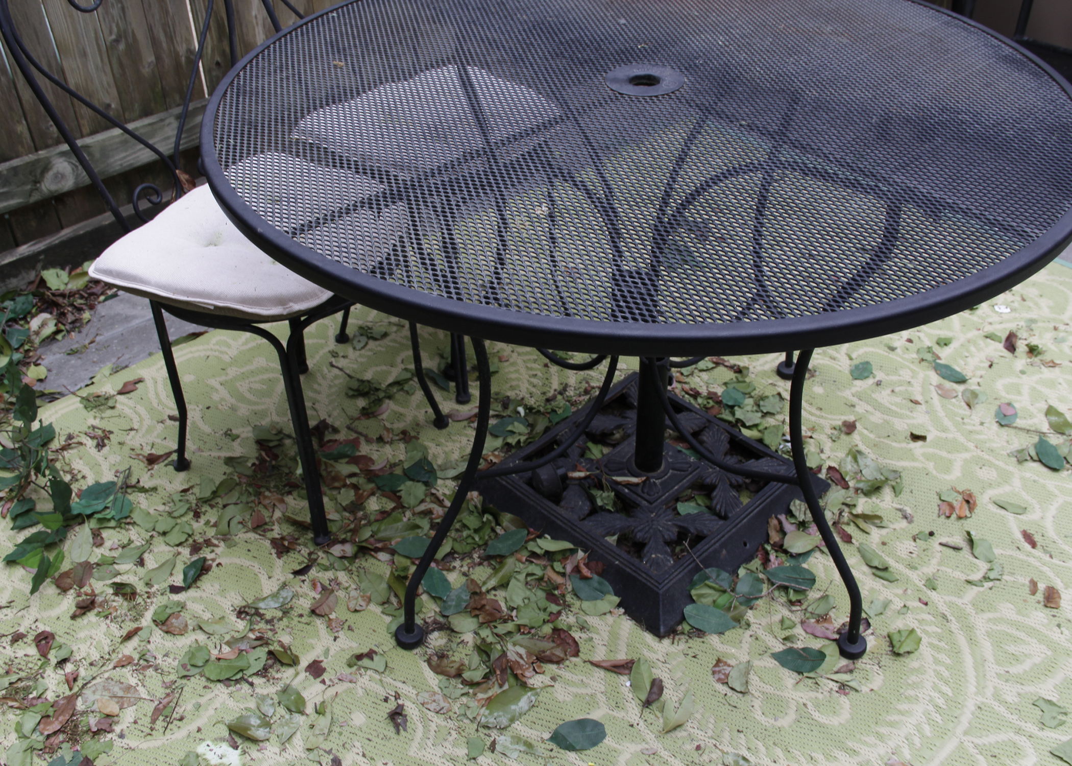 Round Plantation Patterns Metal Mesh Patio Table and Two Chairs EBTH