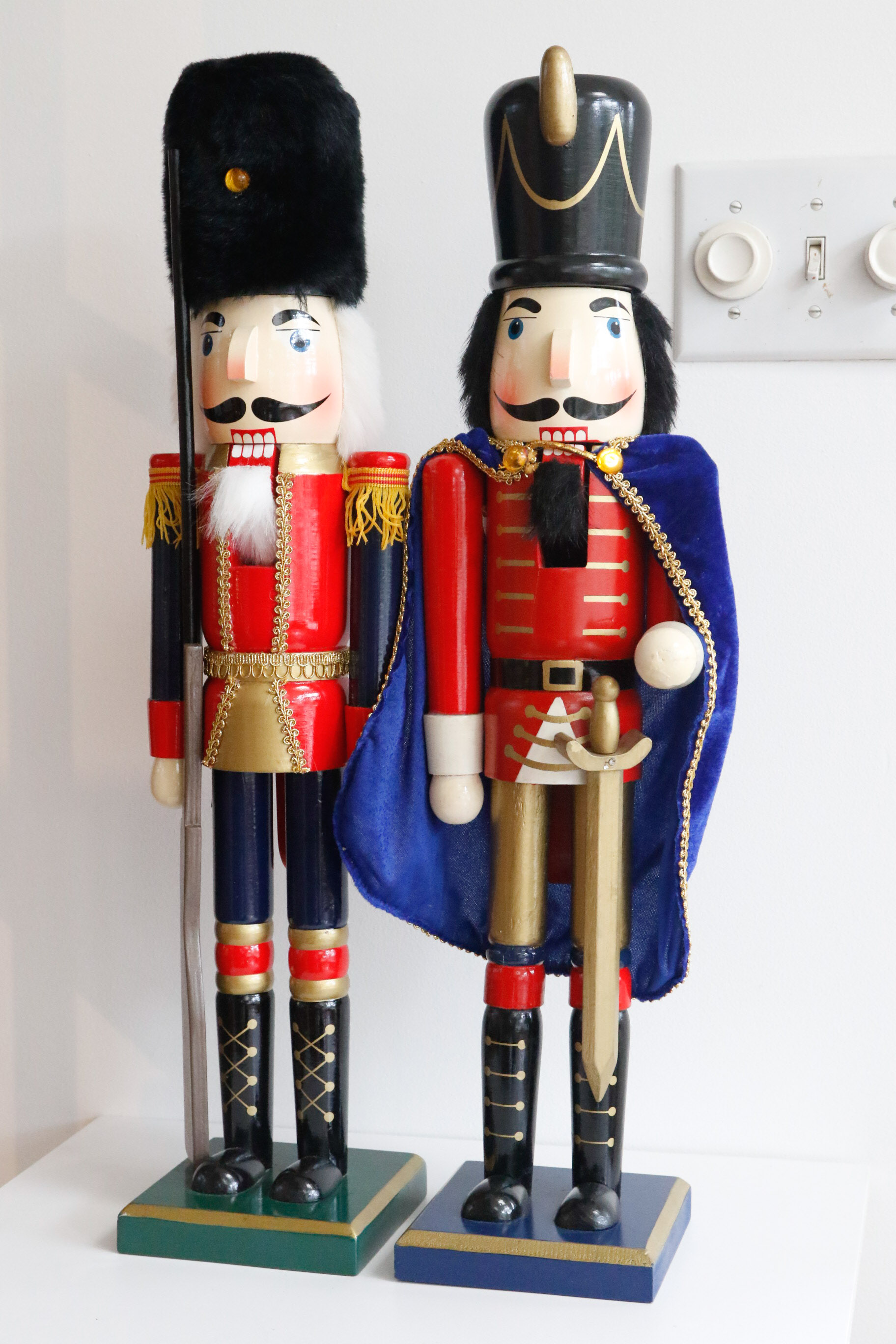 Pair of Solid Wood Hand Painted Nutcrackers EBTH
