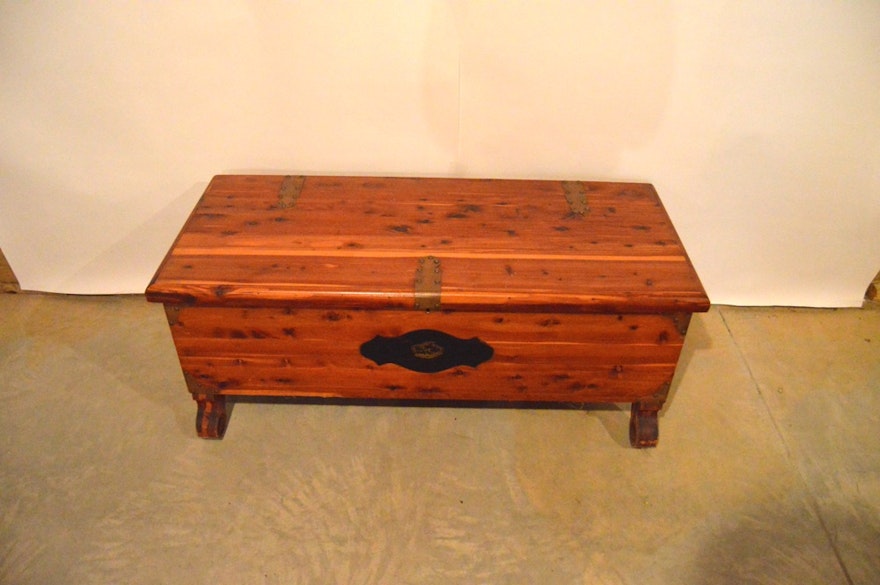 Caswell Runyan Cedar Chest EBTH