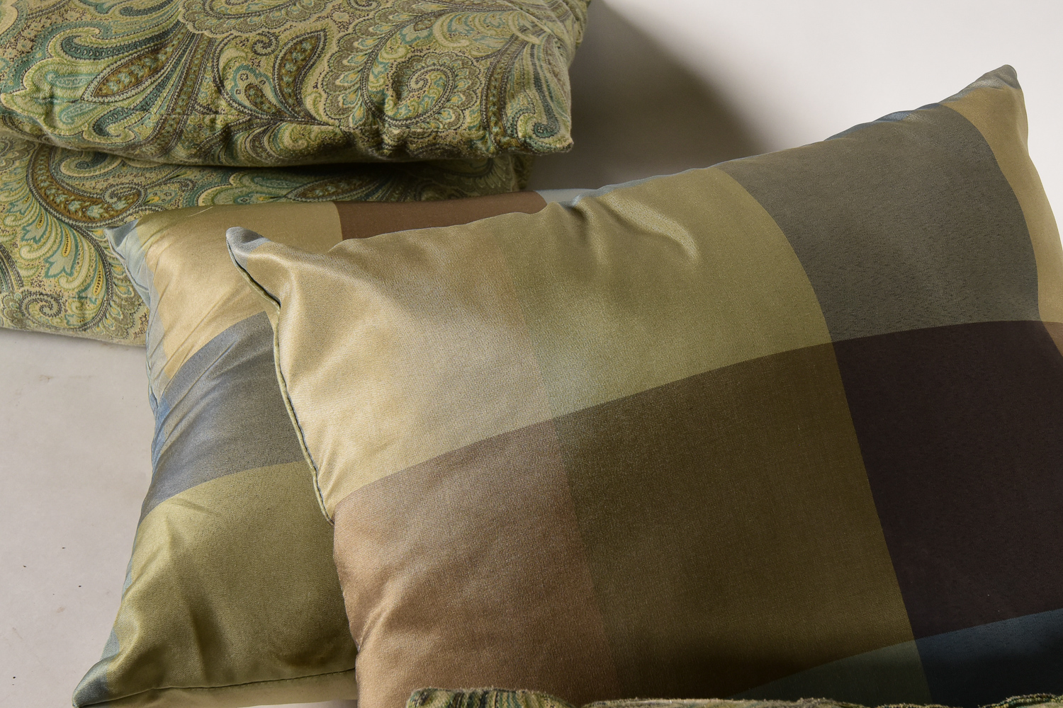 Set of Pottery Barn Throw Pillows EBTH