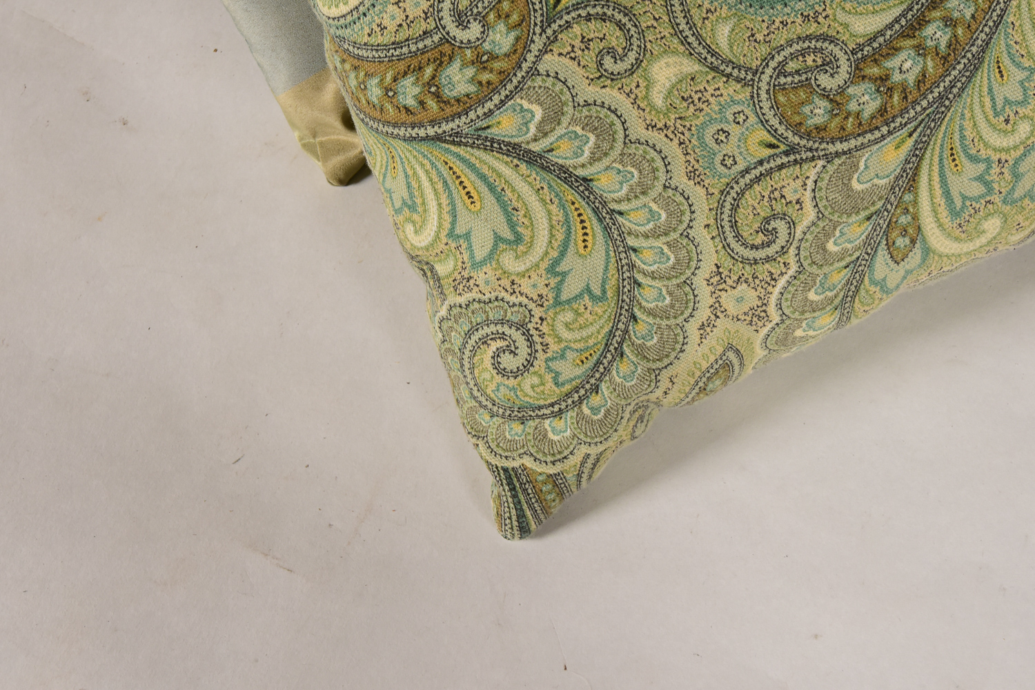 Set of Pottery Barn Throw Pillows EBTH