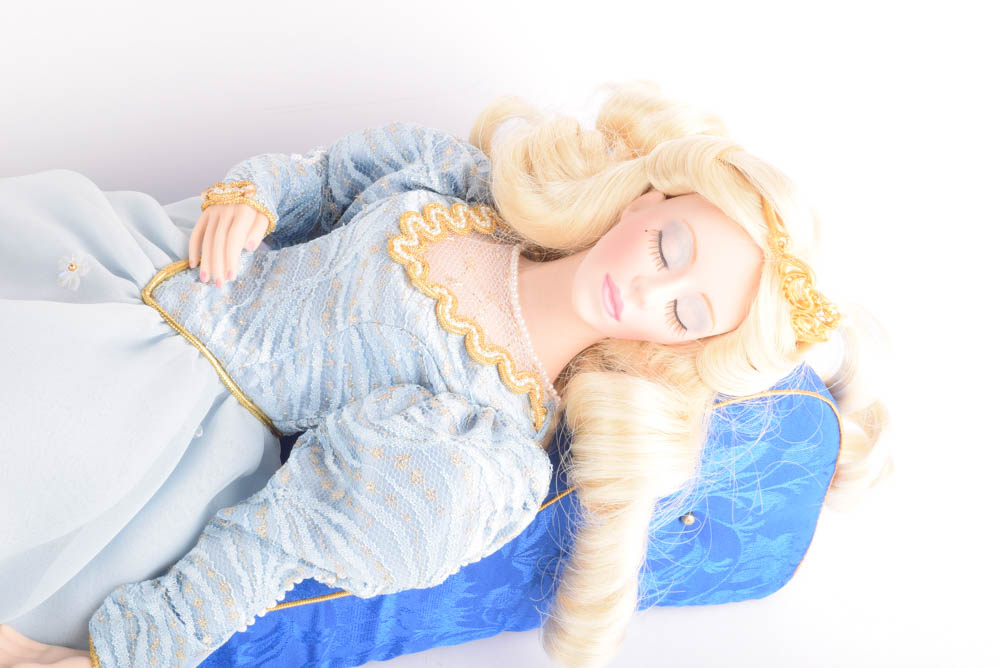 Franklin Mint Heirloom Sleeping Beauty Doll EBTH