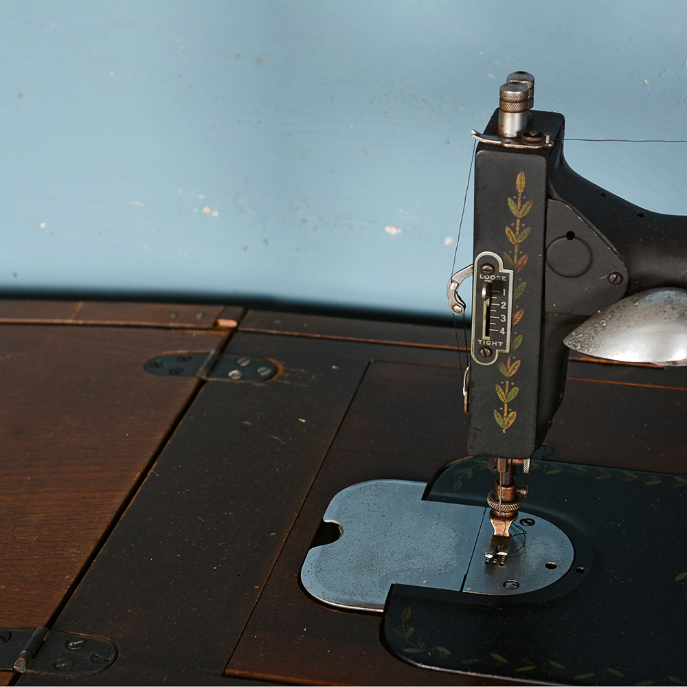 Antique Sears Roebuck Franklin Sewing Machine and Table EBTH