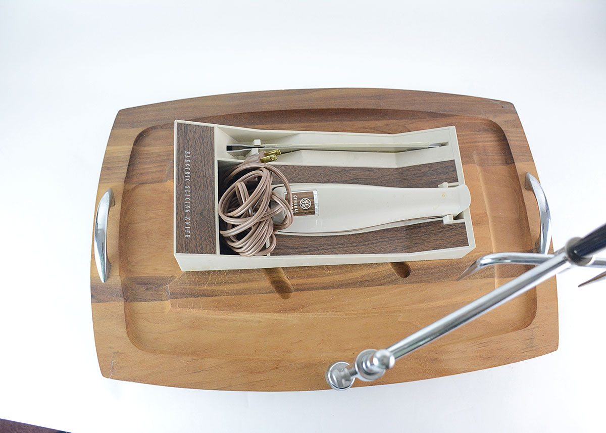 Vintage Wood Meat Carving Board With Spikes and Electric Knife EBTH