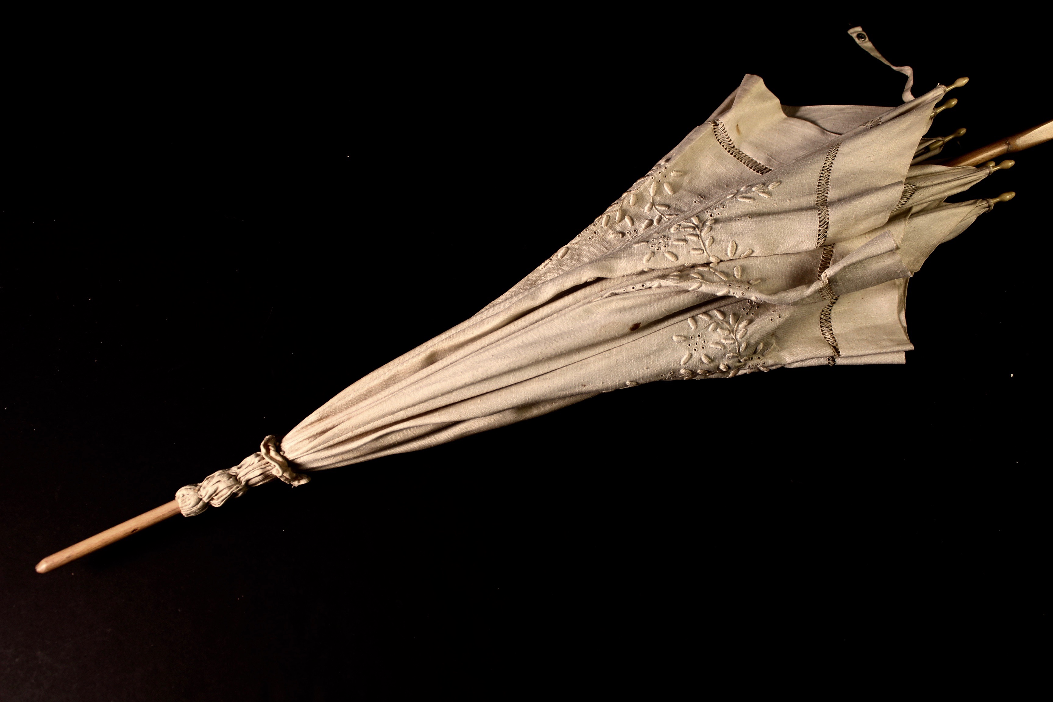 Circa 1915 Embroidered Linen Parasol EBTH