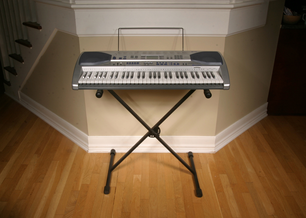 Casio LK90TV Keyboard on Stand EBTH