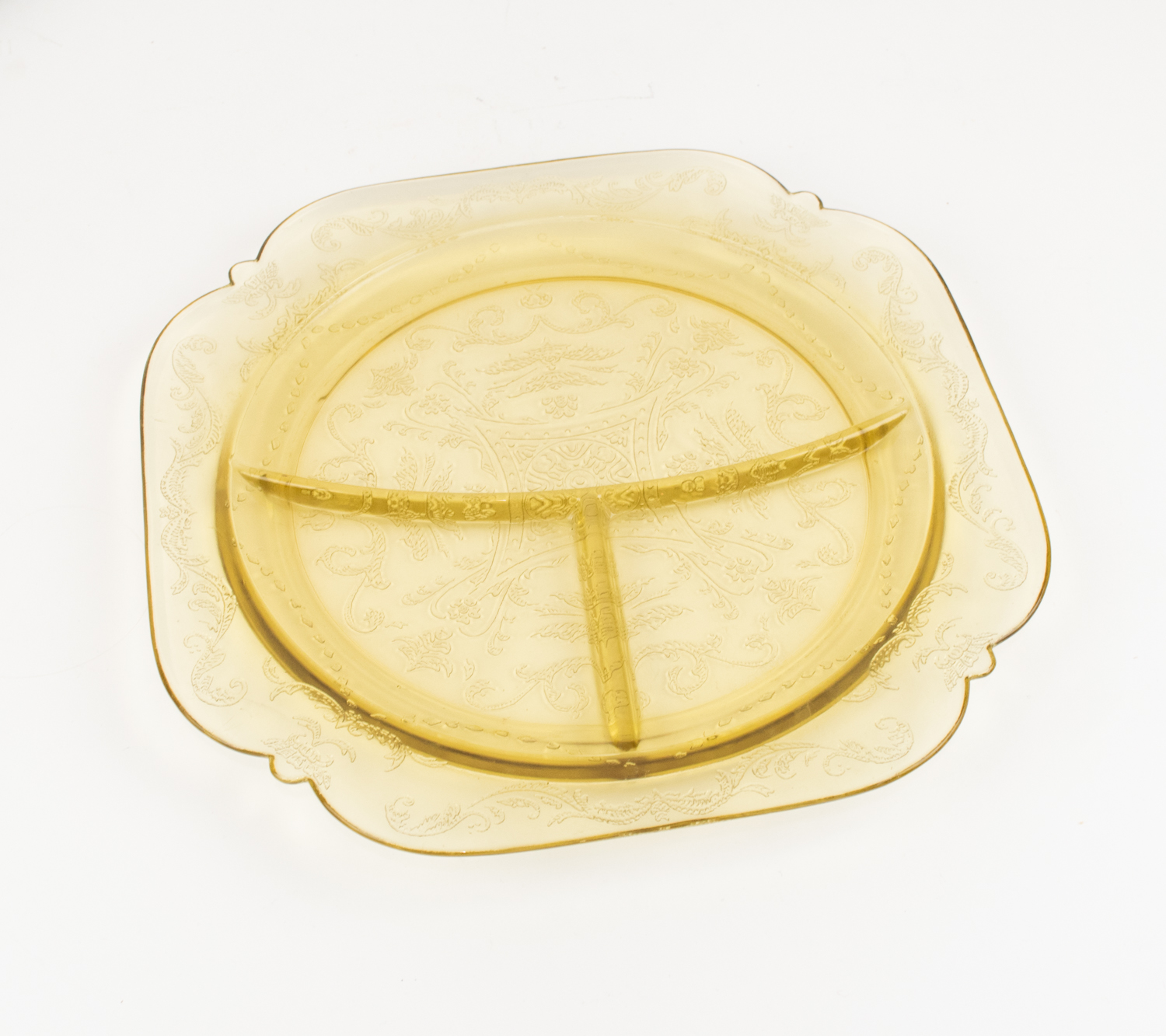 collection-of-yellow-depression-glass-ebth