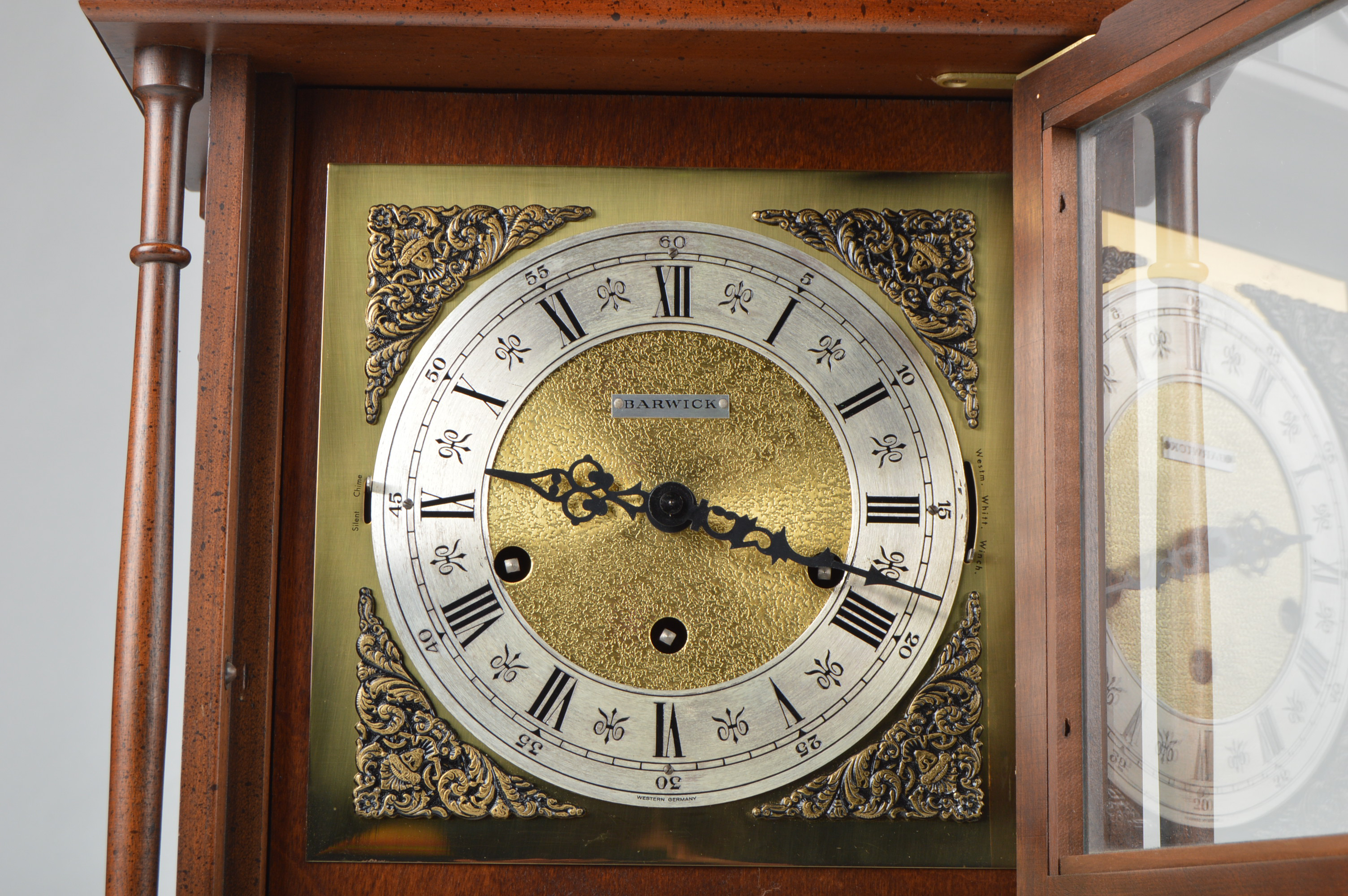 Barwick Howard Miller Federal Style Mantle Clock Model 4993 EBTH