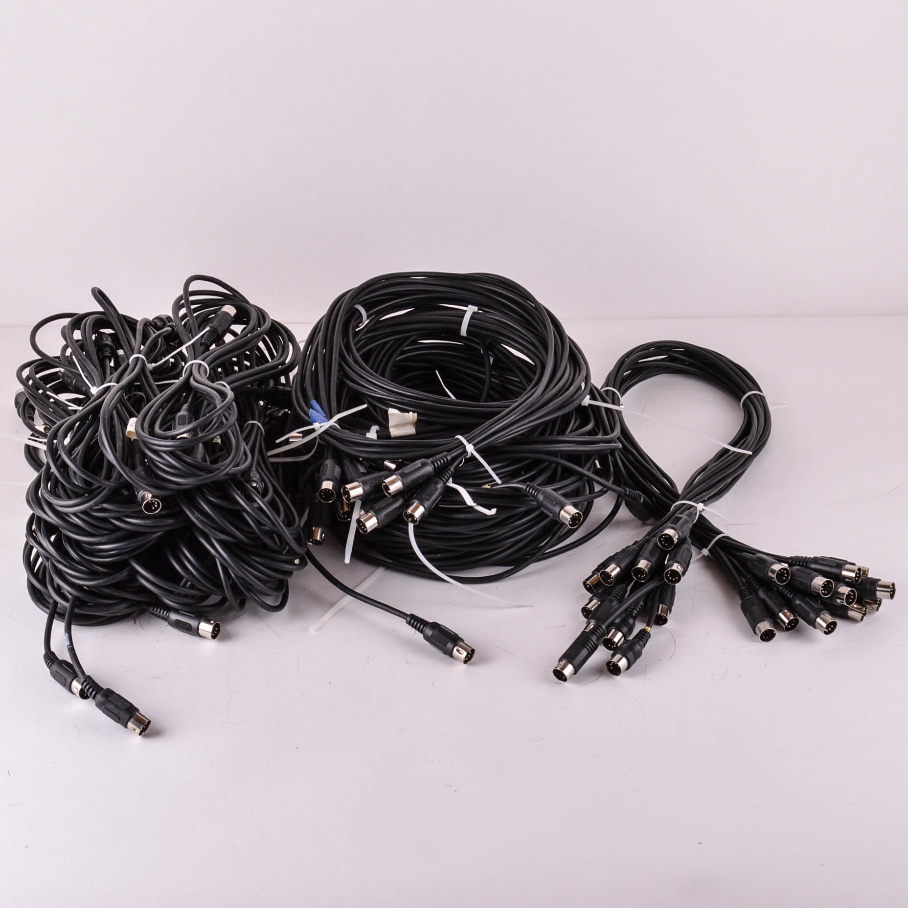 Hosa MIDI Cables EBTH