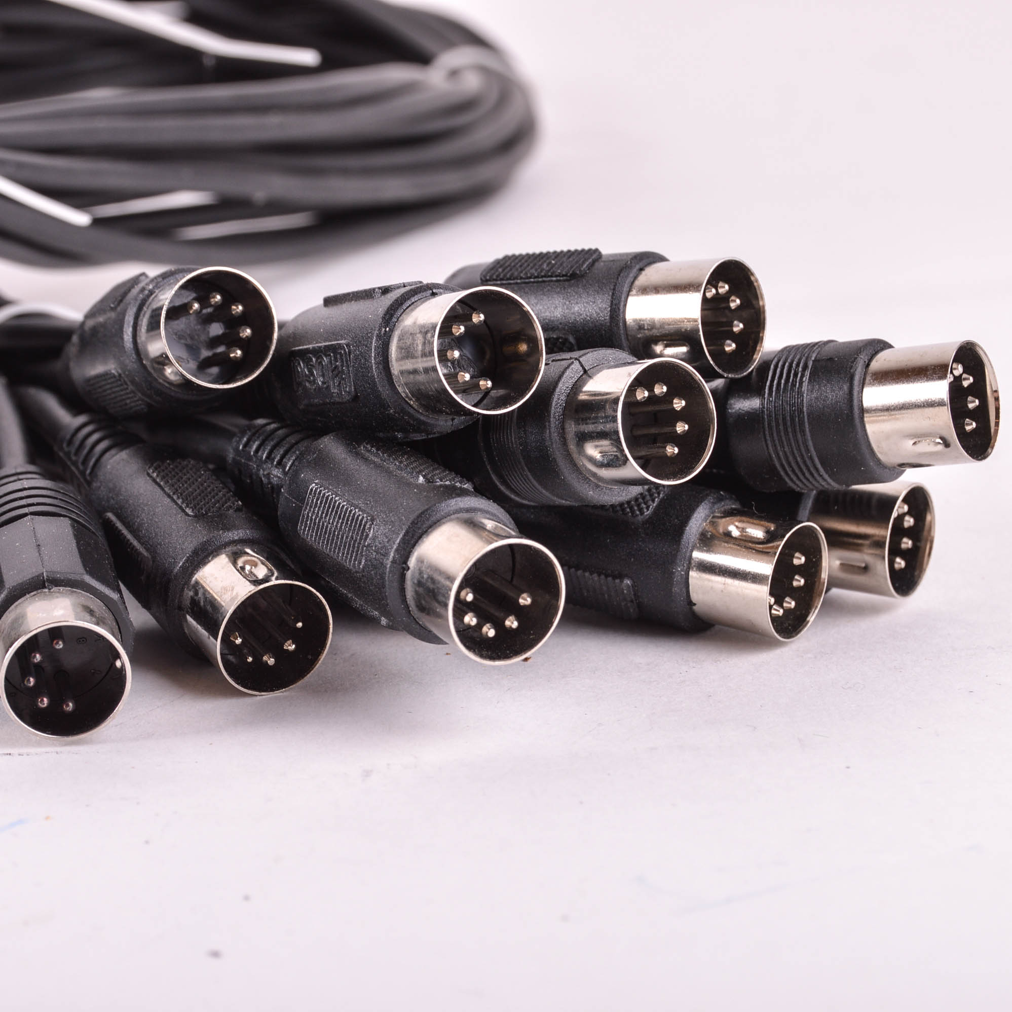 Hosa MIDI Cables EBTH